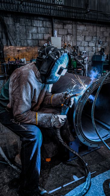 large steel reactor vessel factory welding