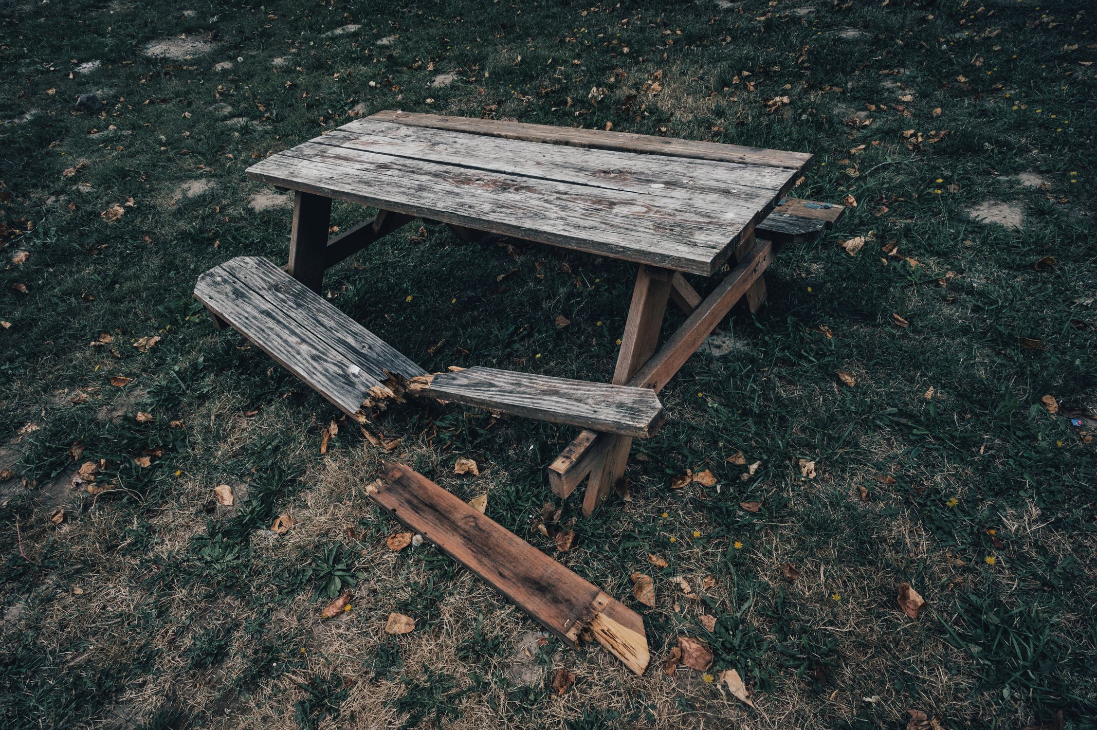Broken Table Sign A broken picnic table in the grass · Free Stock Photo