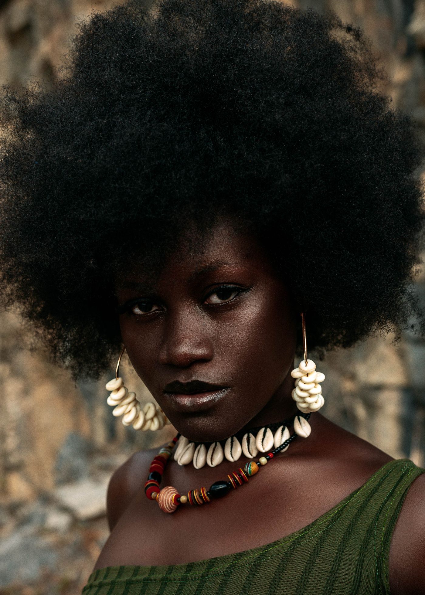 Kente Solaire, Collier couture en bronze et textile