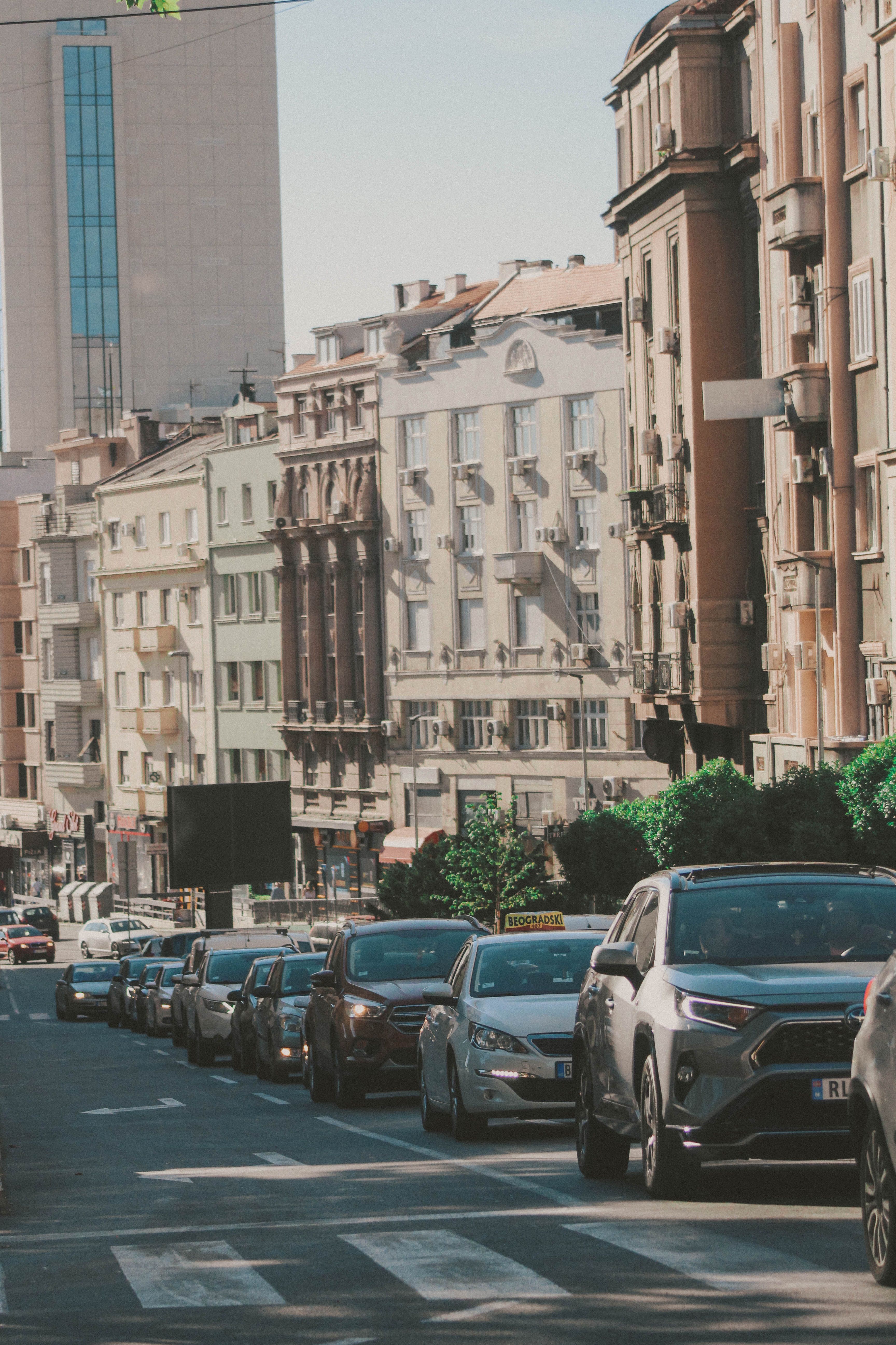A city street with cars parked on it · Free Stock Photo
