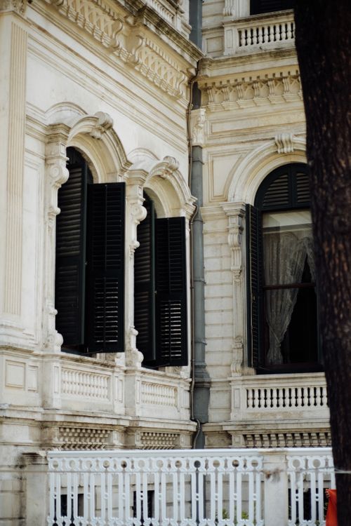 Free Elegant facade of a historic Ottoman building in İstanbul with intricate window designs. Stock Photo