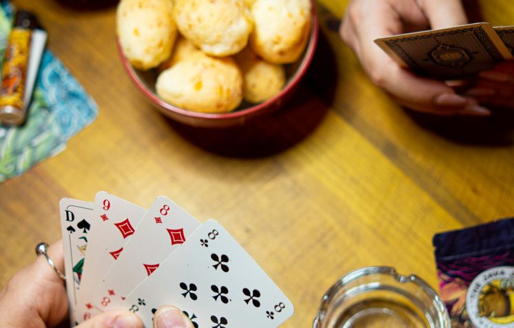 Online Casino: Spielautomaten und Live-Spiele im Überblick