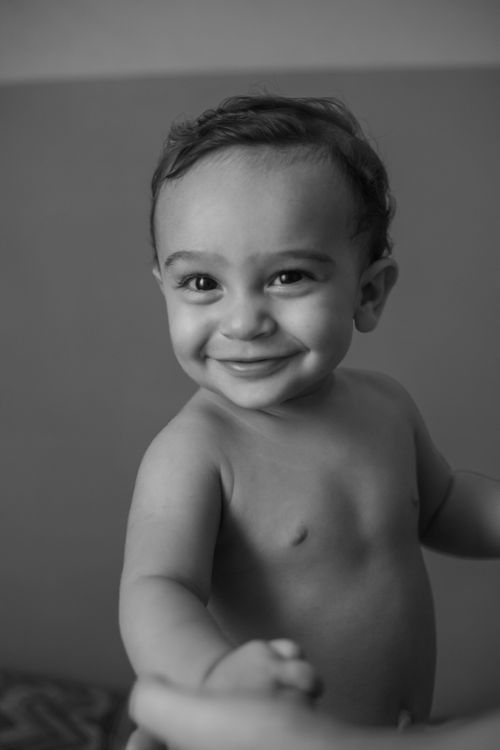 Free Charming black and white portrait of a smiling baby boy, capturing innocence and joy. Stock Photo