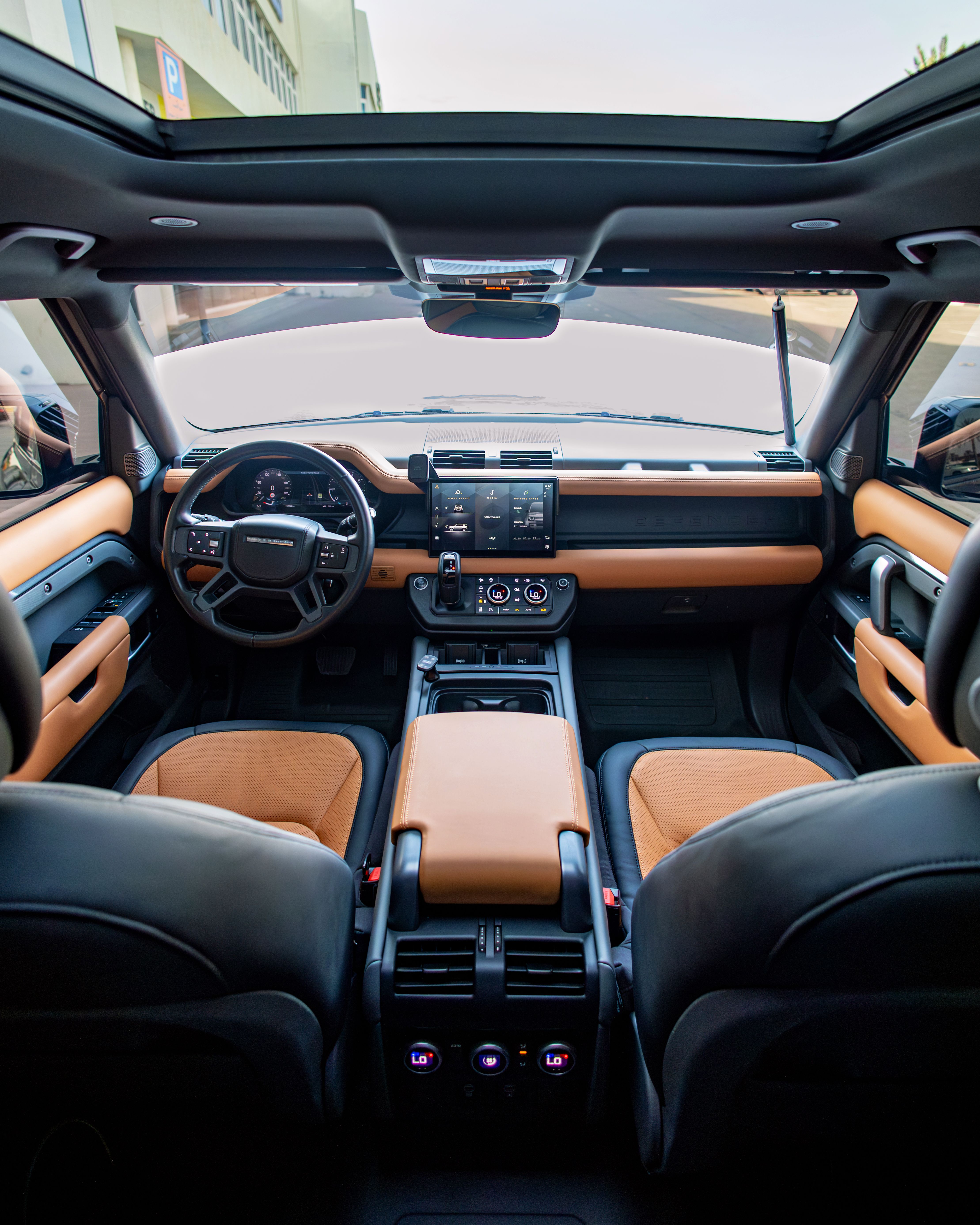 Land Rover Difender · Free Stock Photo