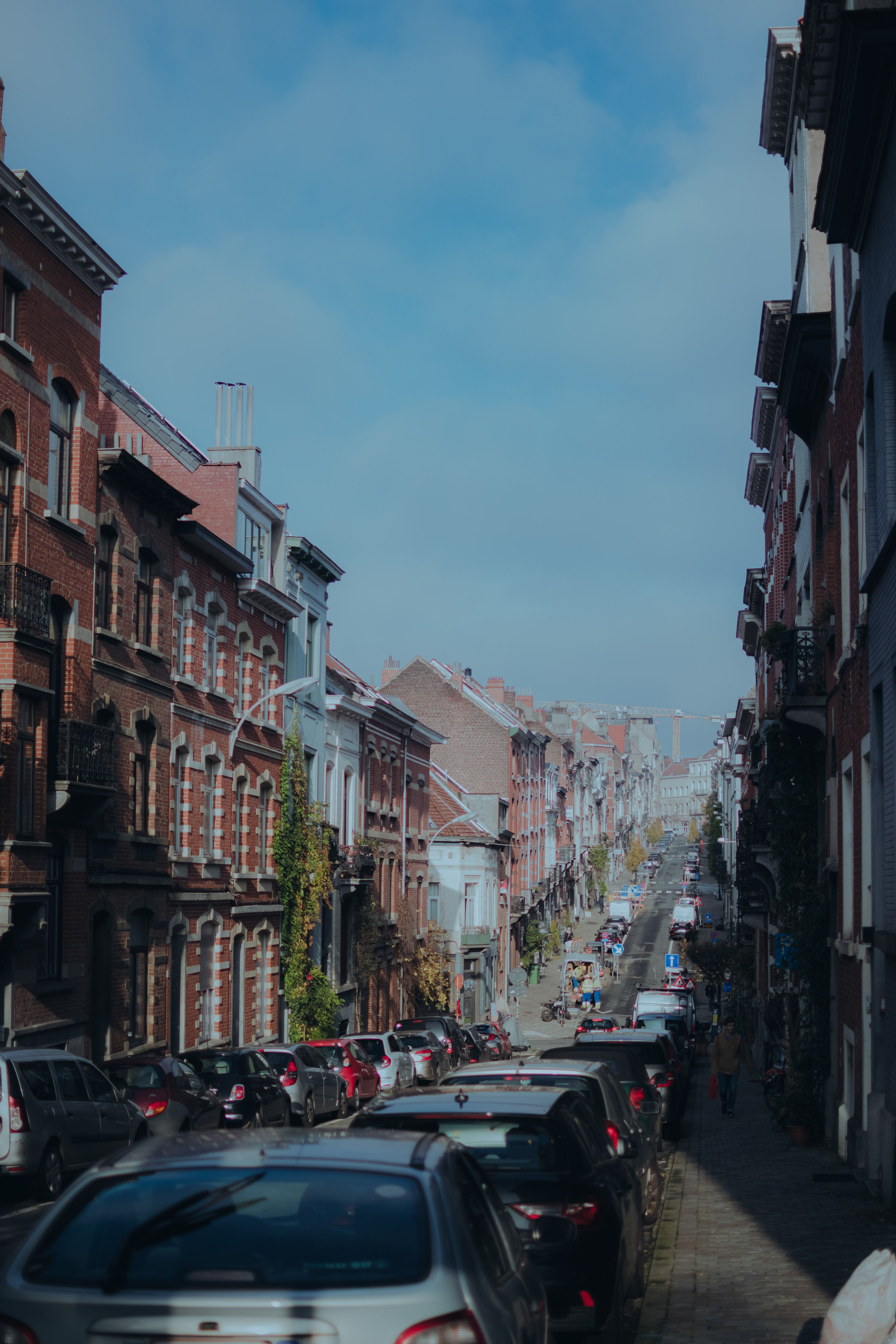 A city street with cars parked on it · Free Stock Photo