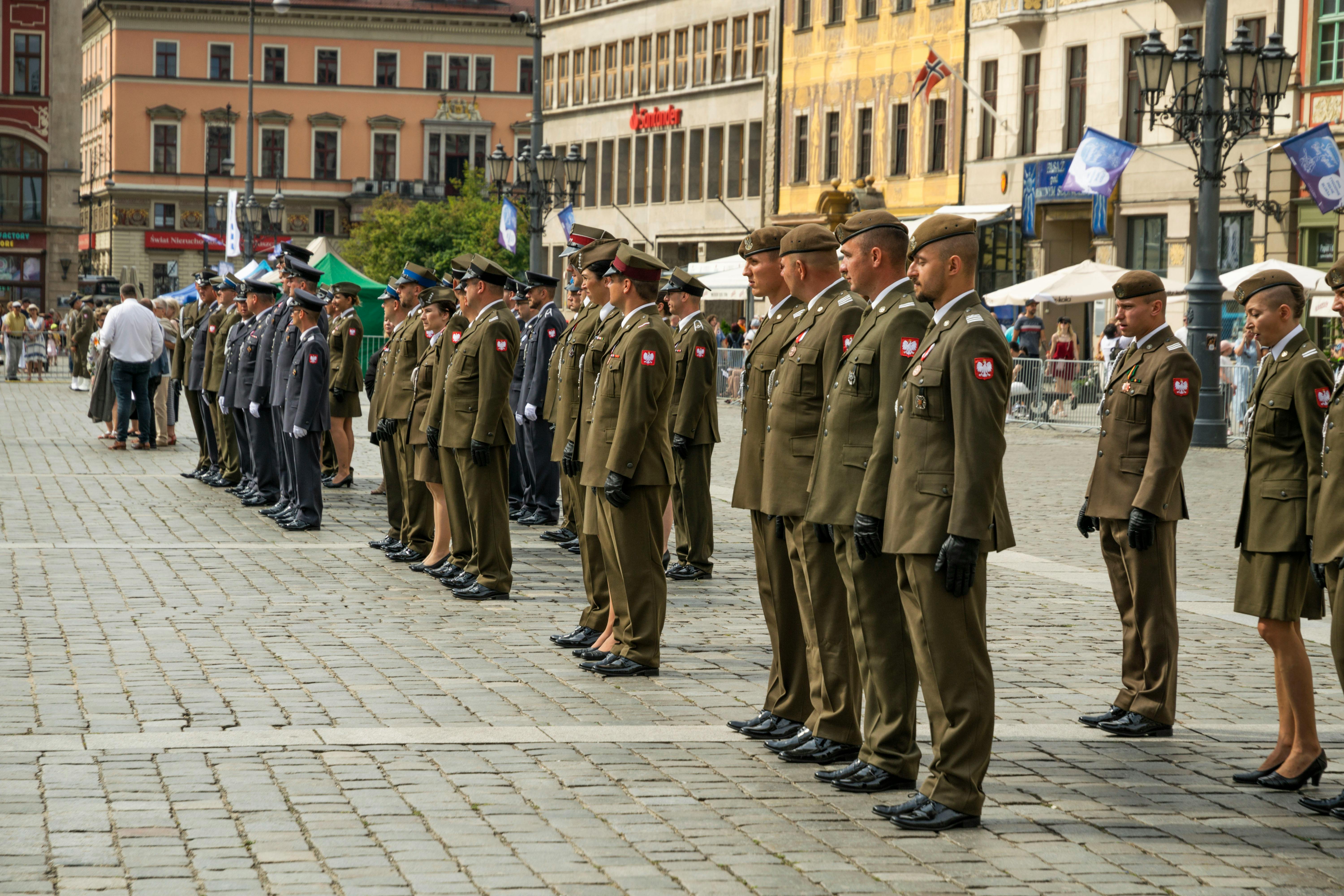國防：吳釗燮慰問211營憲兵 感謝他們的辛勤衛戍工作