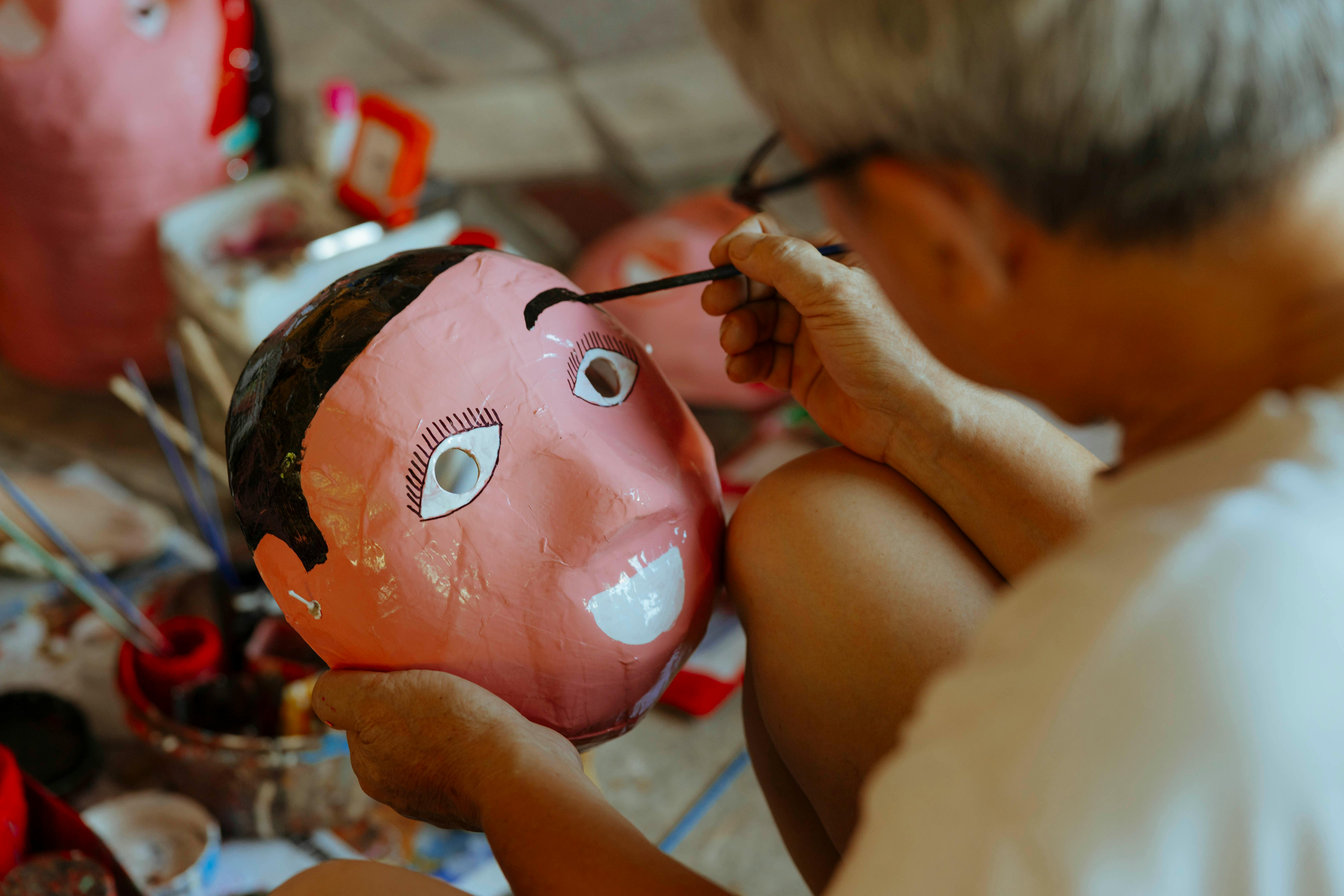 Crafts hobbies are making a comeback in the digital age — Photo by HONG SON on Pexels