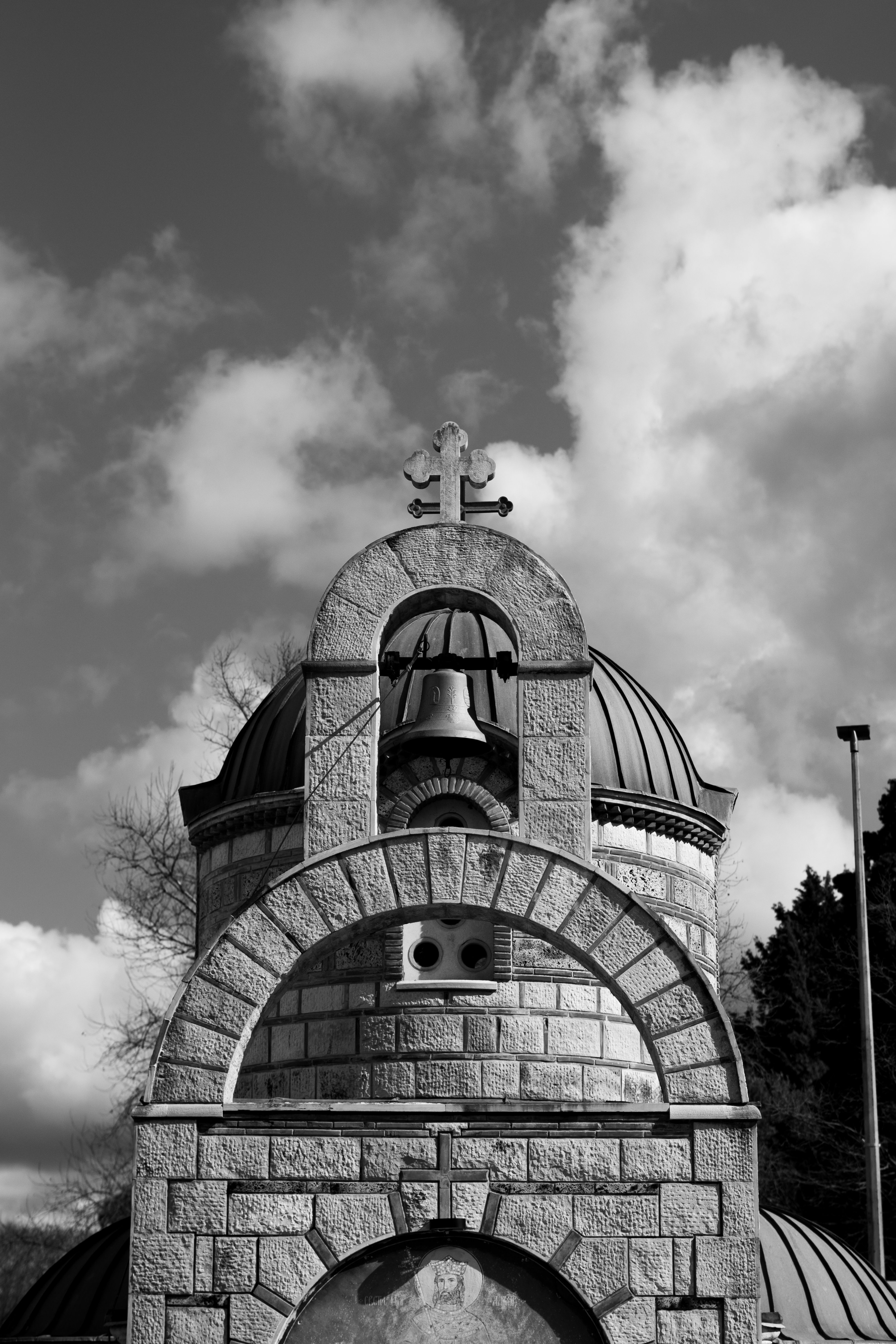 A black and white photo of a church · Free Stock Photo