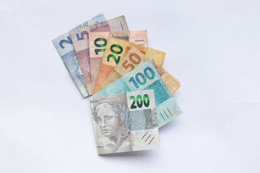 Brazil's 10-Year Bond Yield Approaches Two-and-a-Half-Year High Amid Economic Concerns