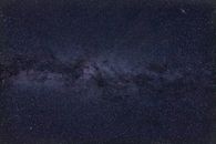 德国上空的星空景象令人惊叹，展示了银河系和无数星星