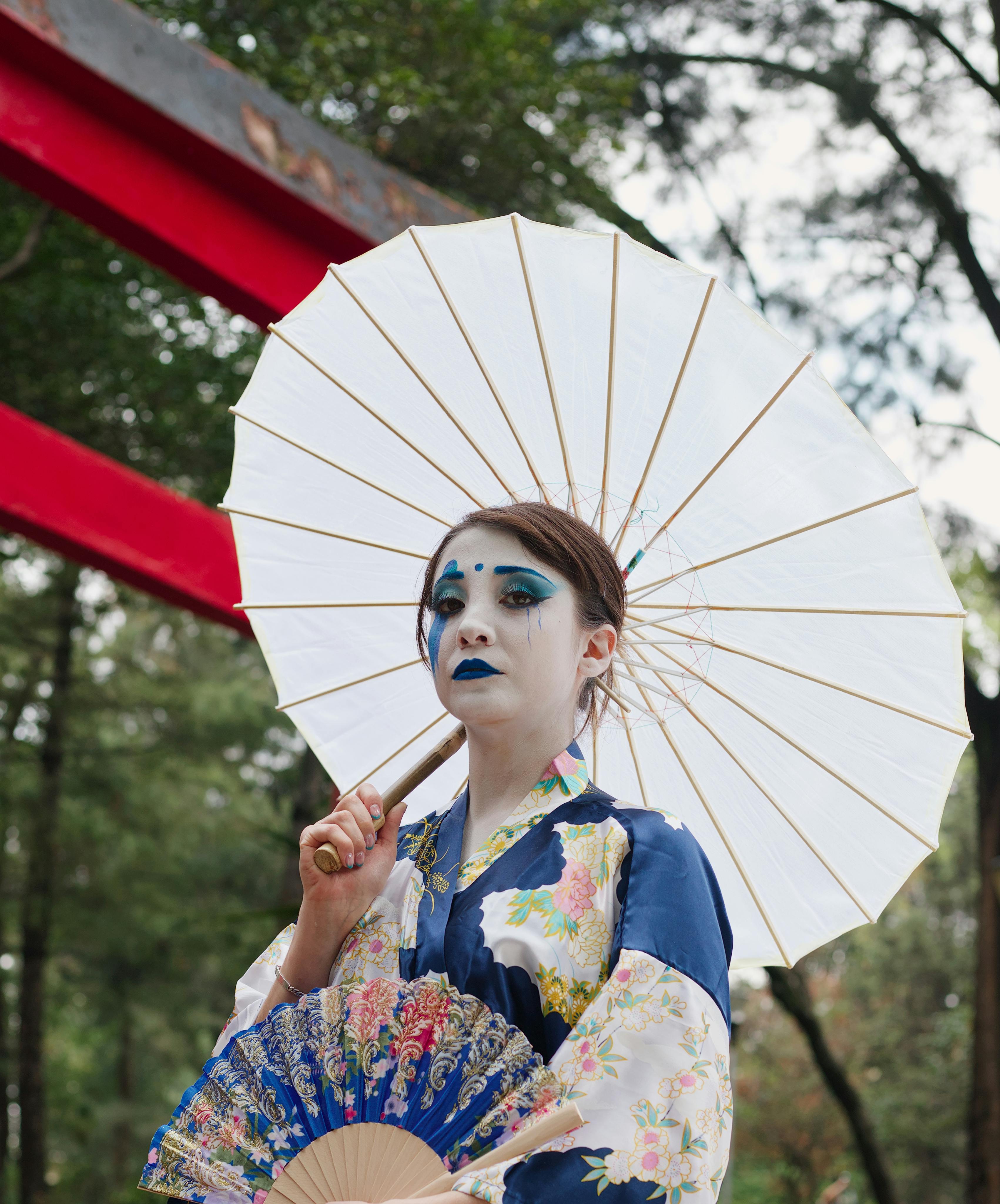 A woman in a geisha costume holding a fan · Free Stock Photo, image size:3403x4096