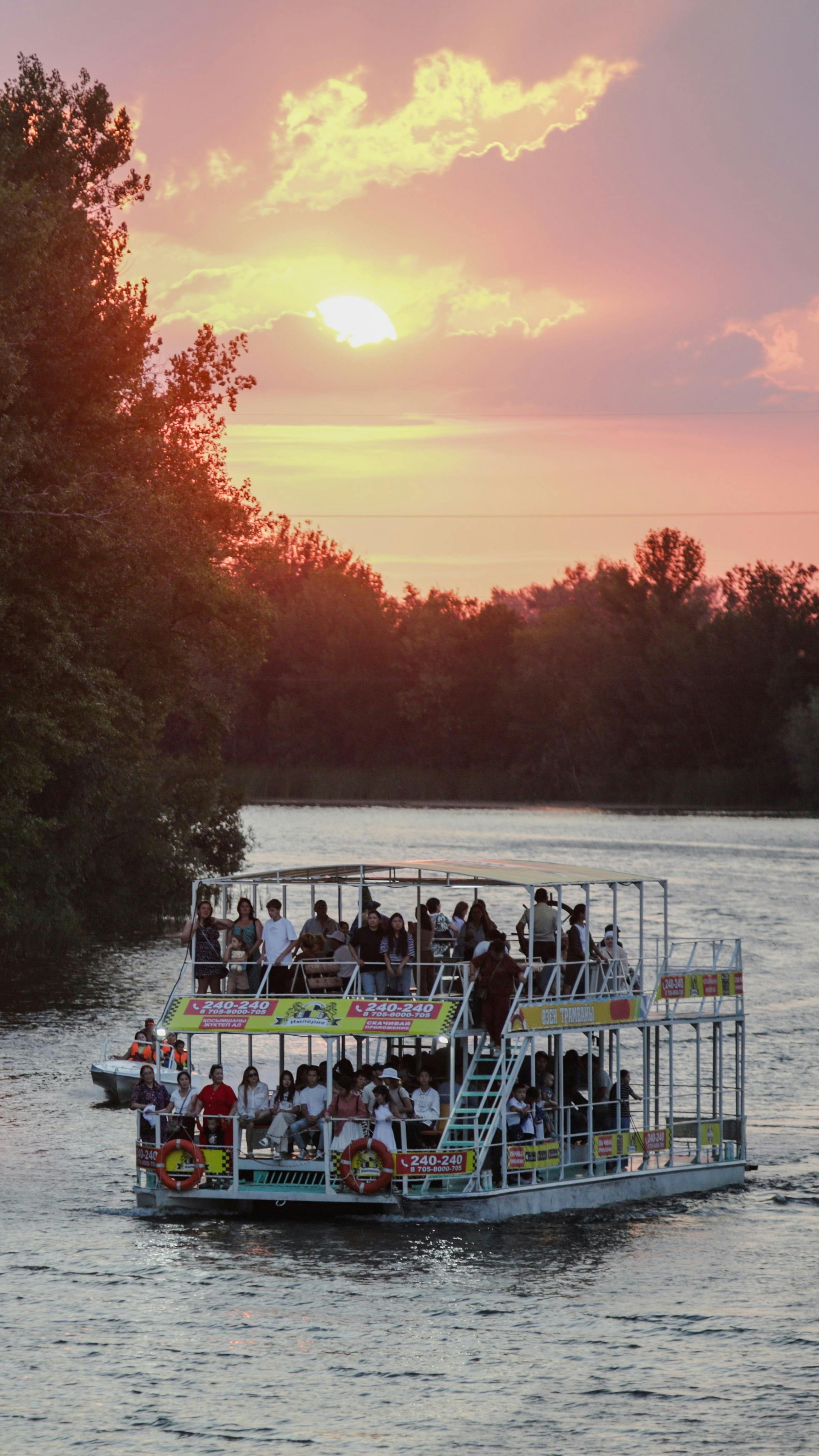 Wisconsin Dells Upper Dells Boat Tour