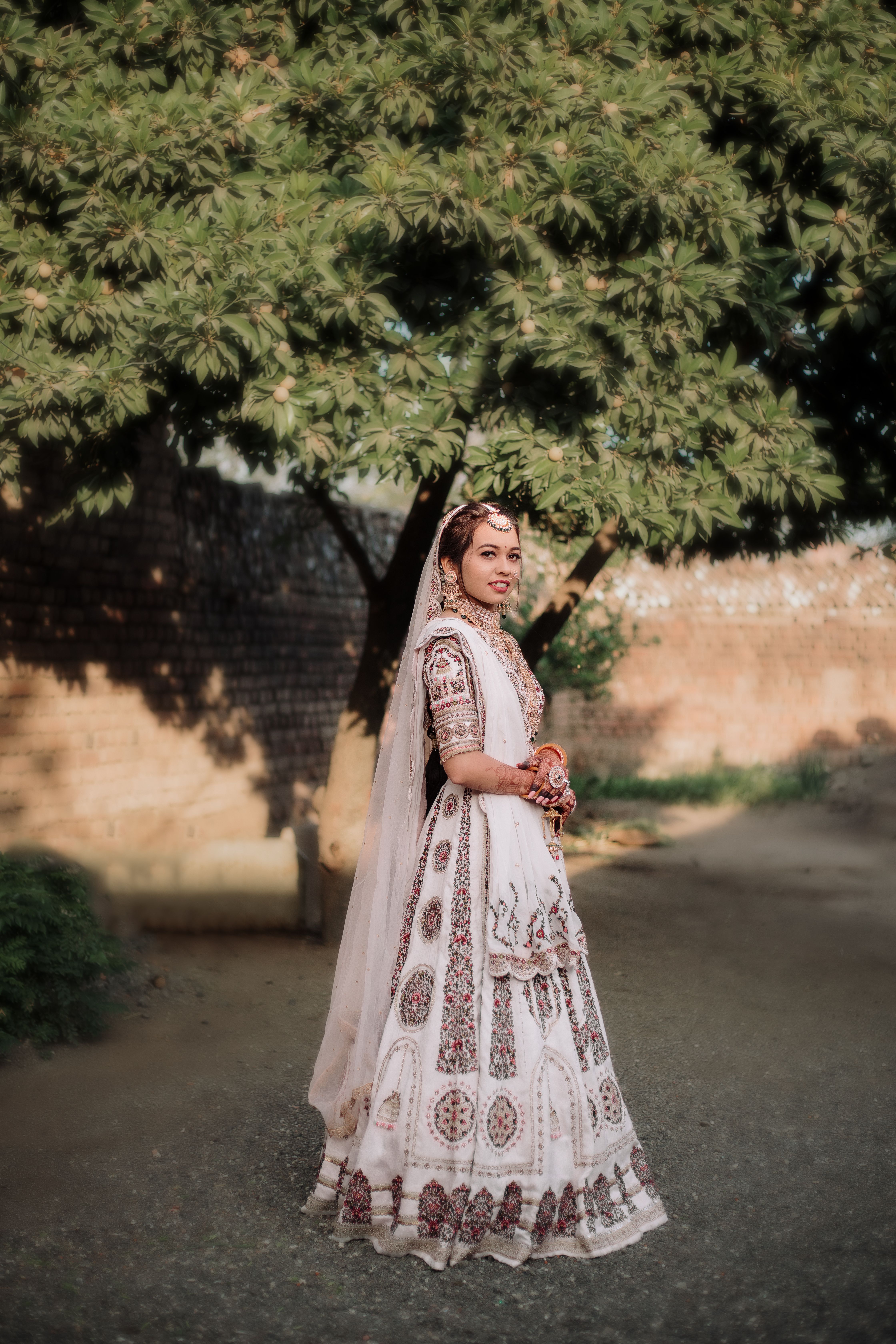A beautiful indian bride in a white lehenga  Free Stock Photo