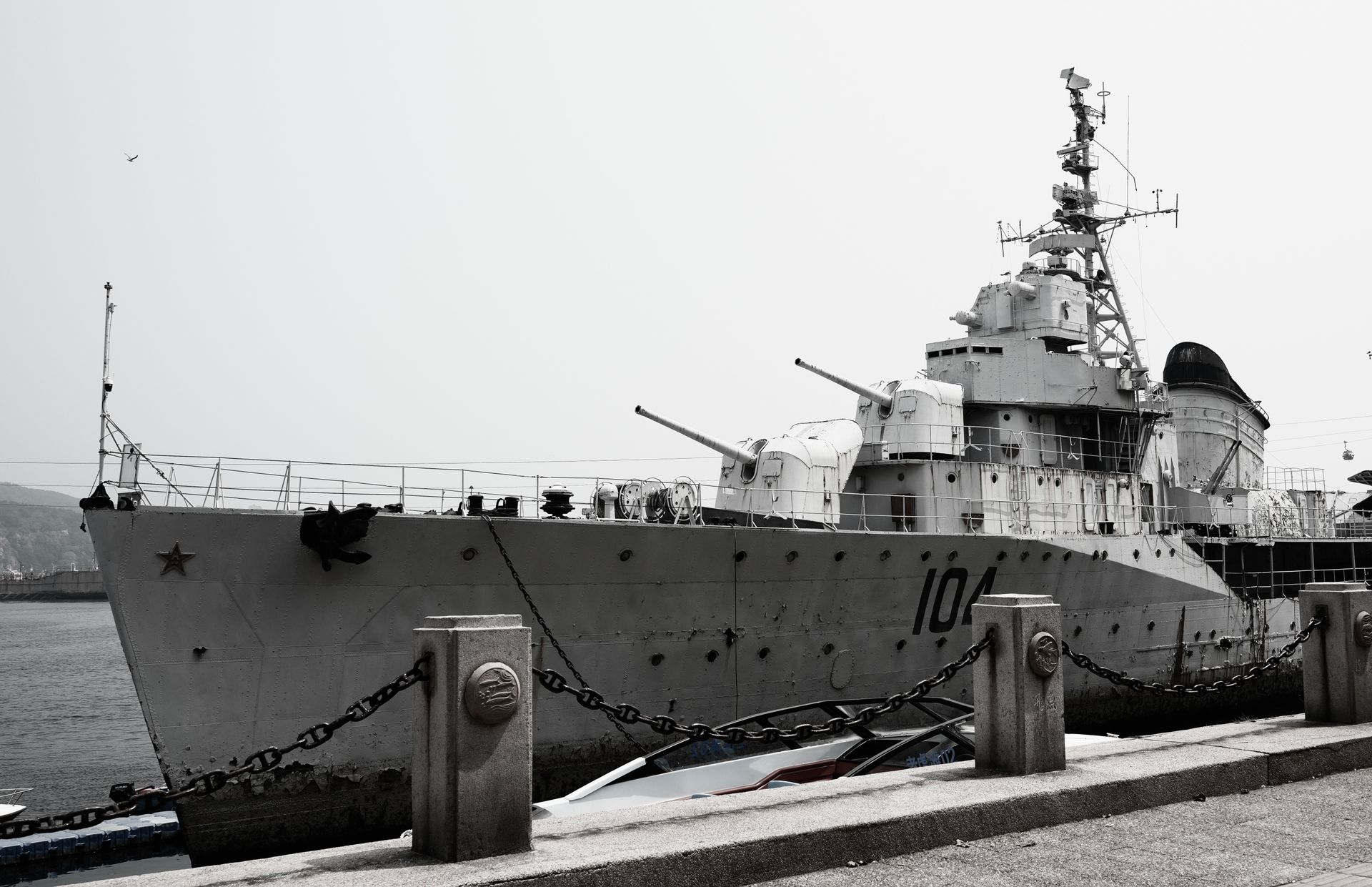 Un buque de guerra patrulla en el Estrecho de Taiwán.