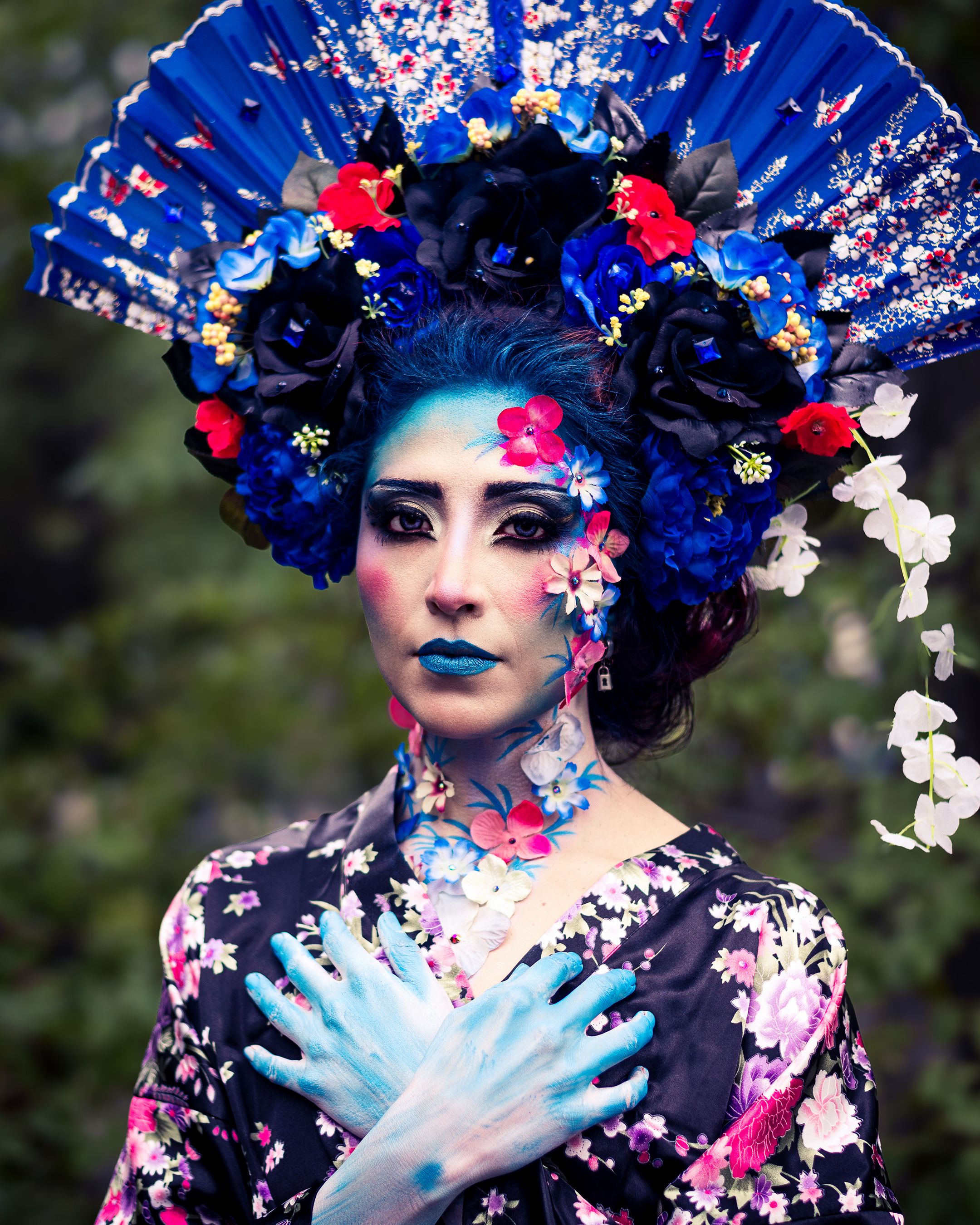 A woman with blue makeup and flowers on her head · Free Stock Photo
