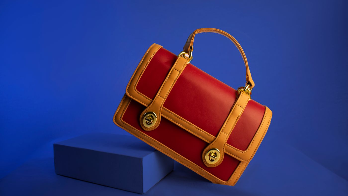 Organizer Handbags: How to End the Bottomless-Bag Chaos