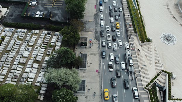 Aerial view showcasing traffic and urban landscape in Istanbul, Türkiye.