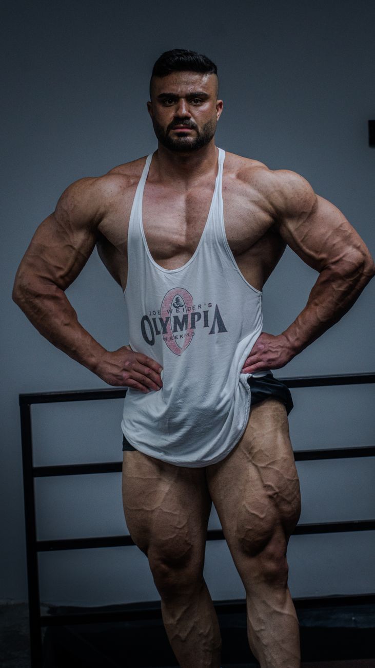 Bodybuilder displaying strength and muscle definition in gym setting, exemplifying fitness and determination.