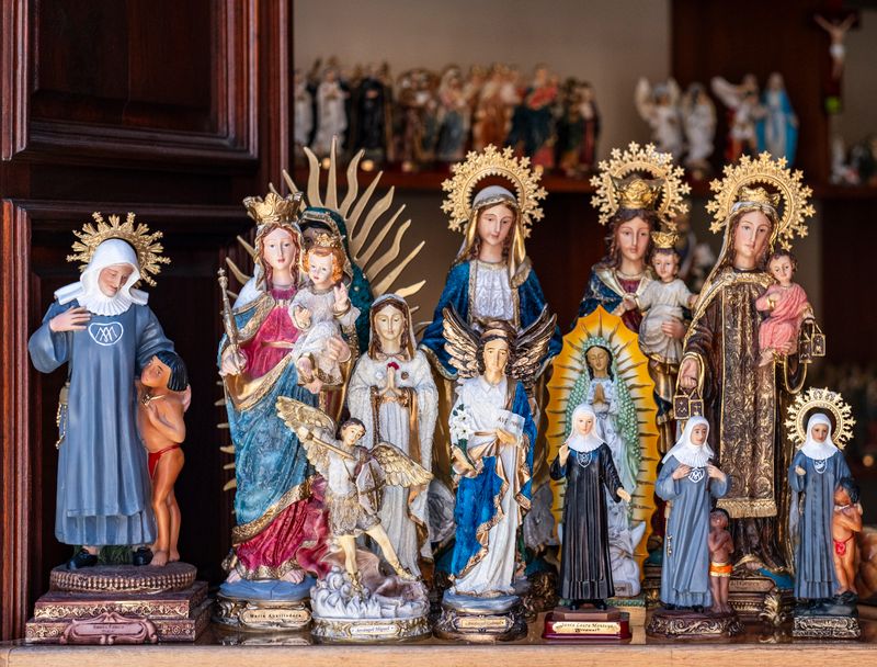 Estatua de un santo católico