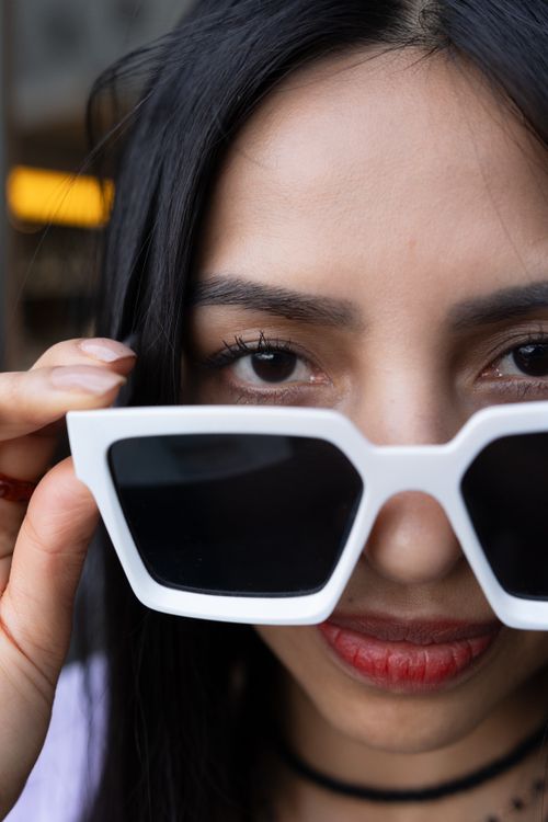 Free Fashionable woman with sunglasses in a close-up portrait, showcasing modern style. Stock Photo