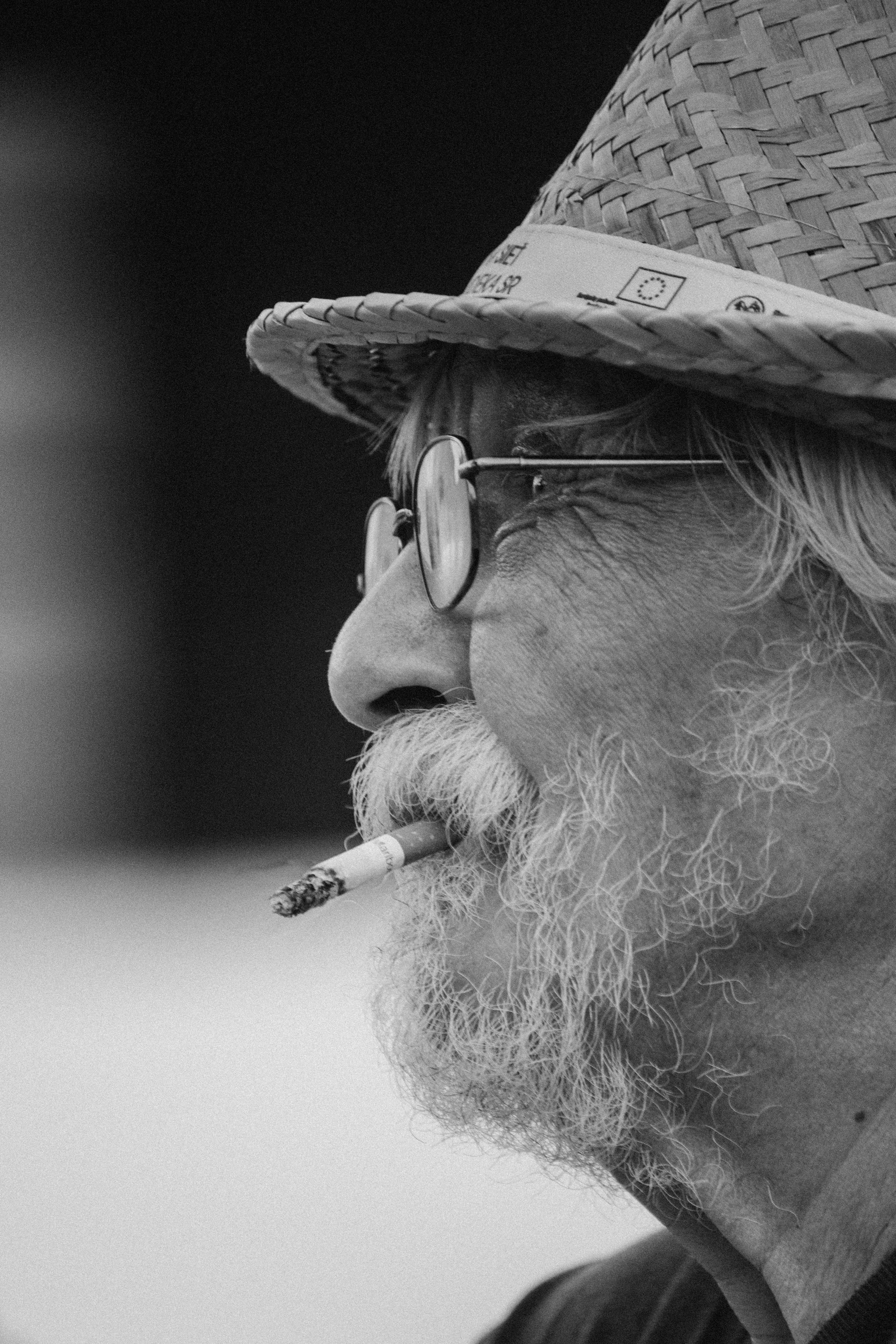 old style cigarette an old classic style · Free Stock Photo