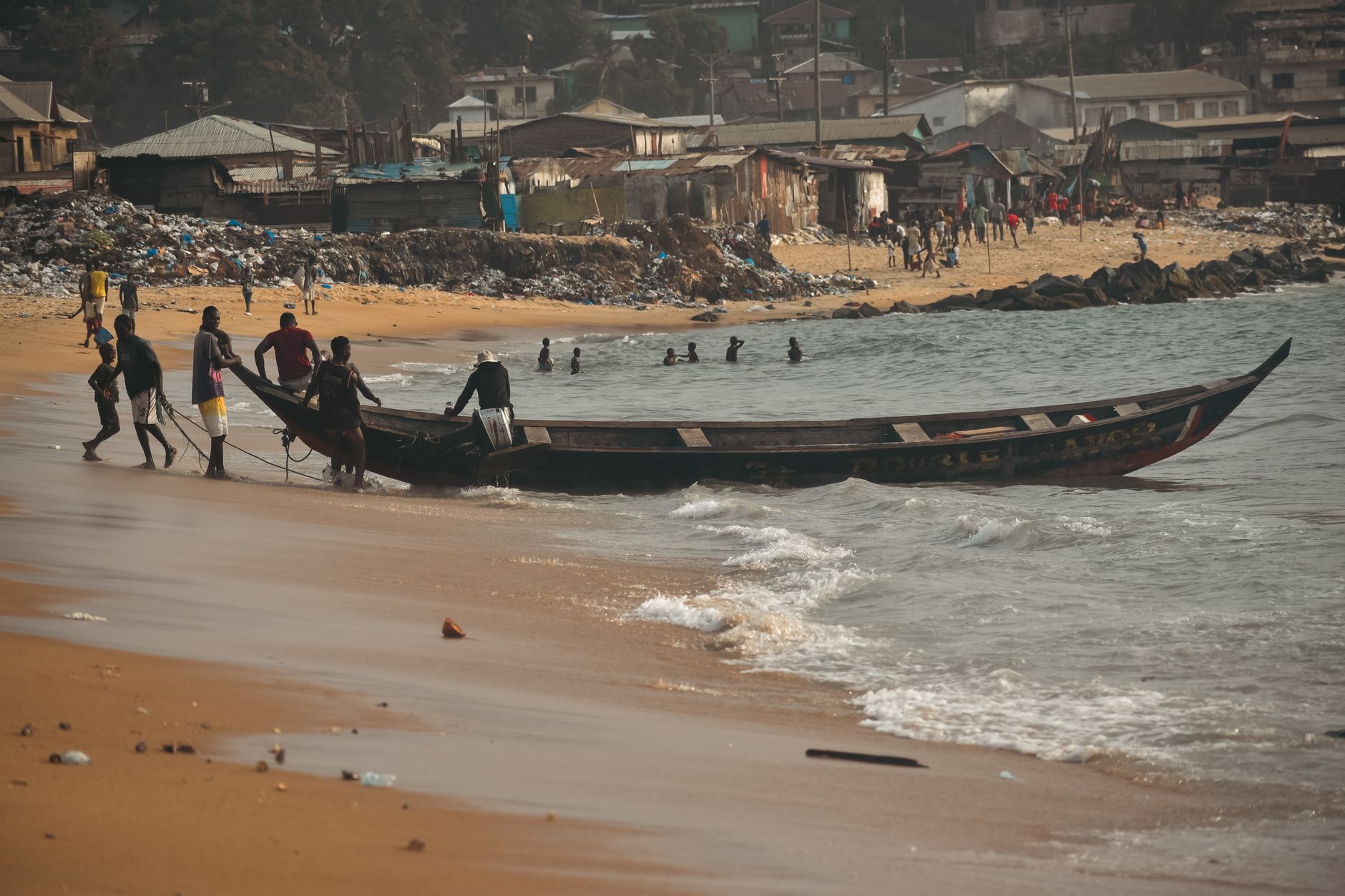 Pêcheurs malgaches sur la côte du Menabe