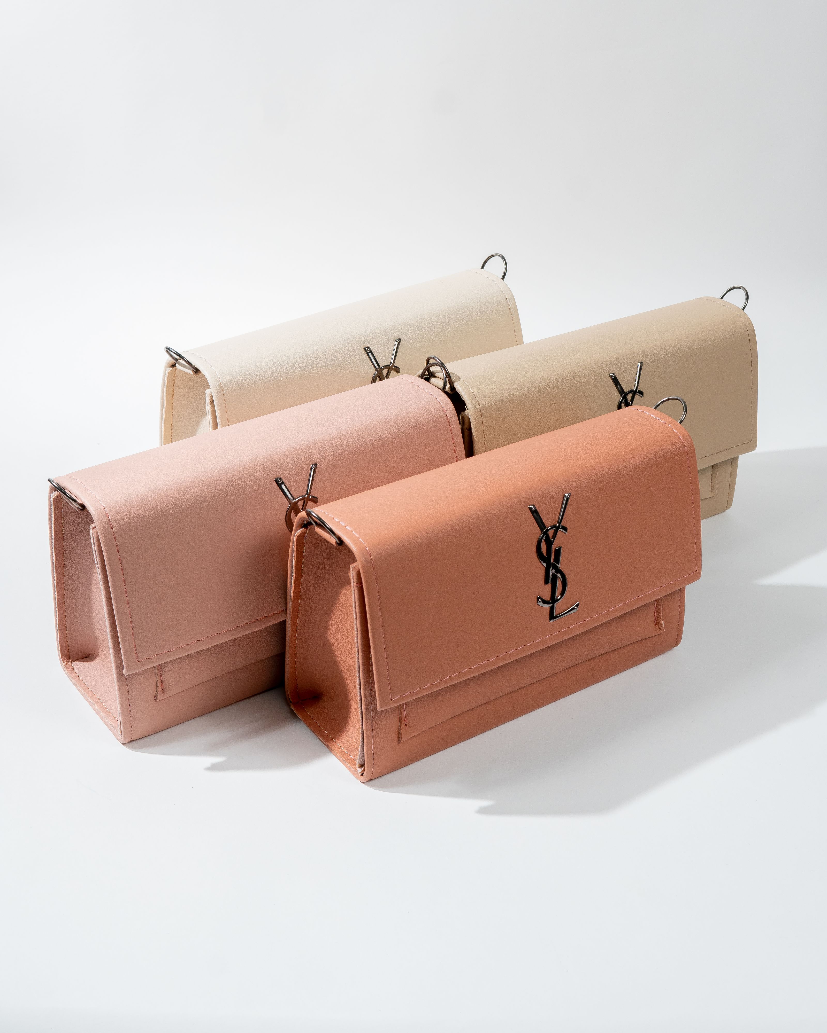 Bolsas de couro elegantes e luxuosas em cores pastéis suaves, perfeitas para entusiastas da moda.