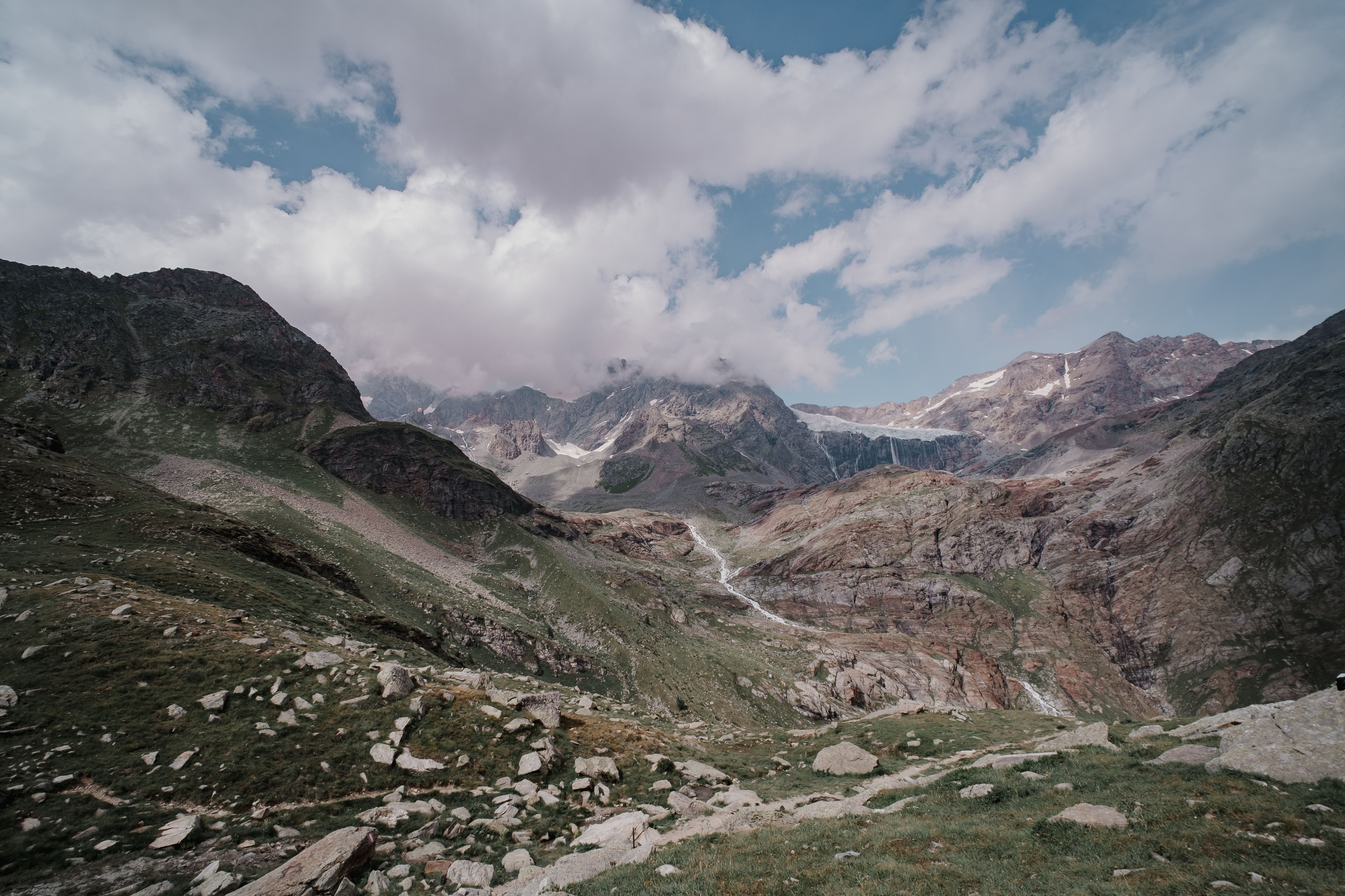 A view of a mountain valley with a cloudy sky · Free Stock Photo