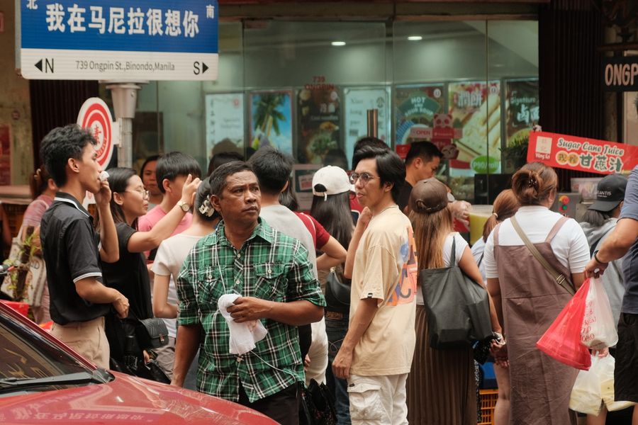 A lively street scene in Binondo, Manila's Chinatown, showcasing daily life.
