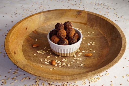Bol de quinoa au safran et crevettes épicées