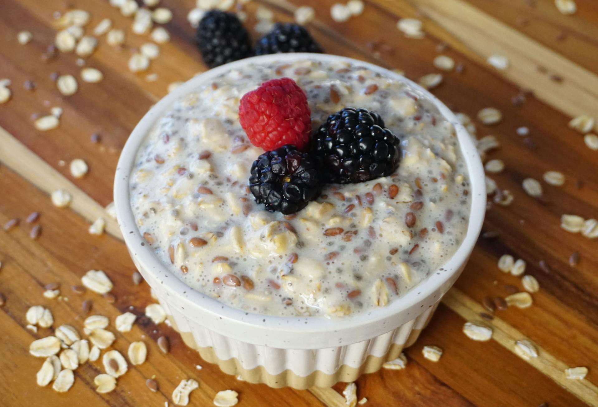 A bowl of oatmeal with berries and raspberries