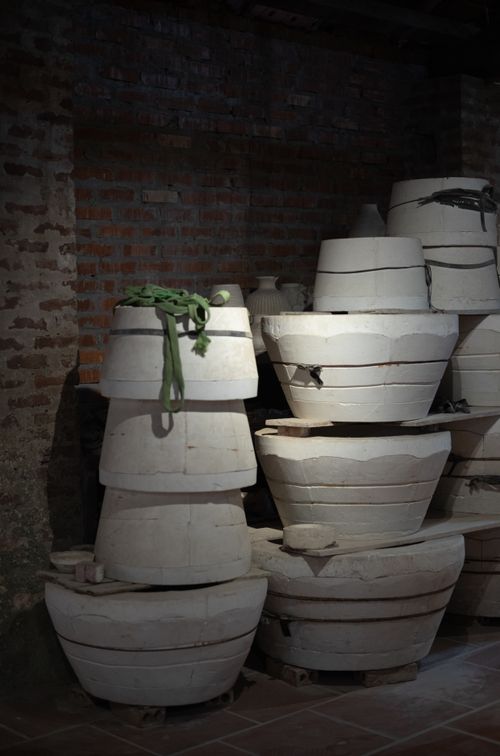 Handmade ceramics, photo by Lucas Tran on Pexels