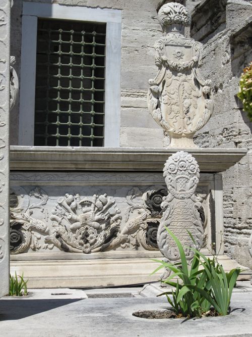 Free Detailed stone carvings and decorations on a historic building facade, showcasing architectural artistry. Stock Photo