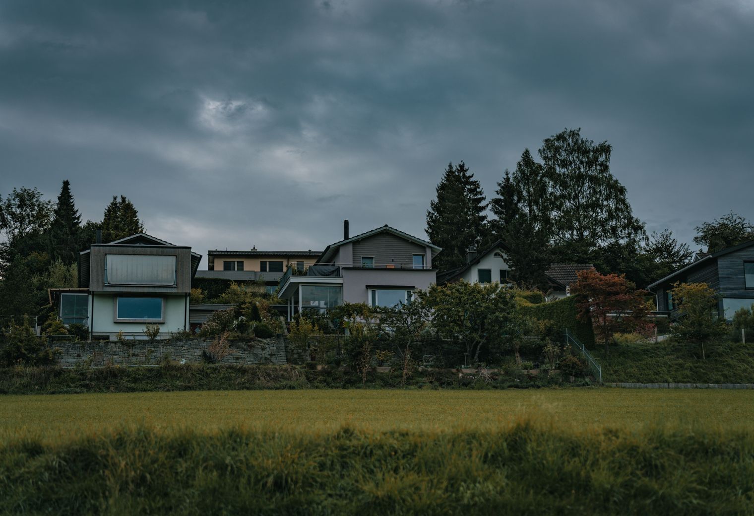 Abercanaid — professional movers carrying furniture on a house move