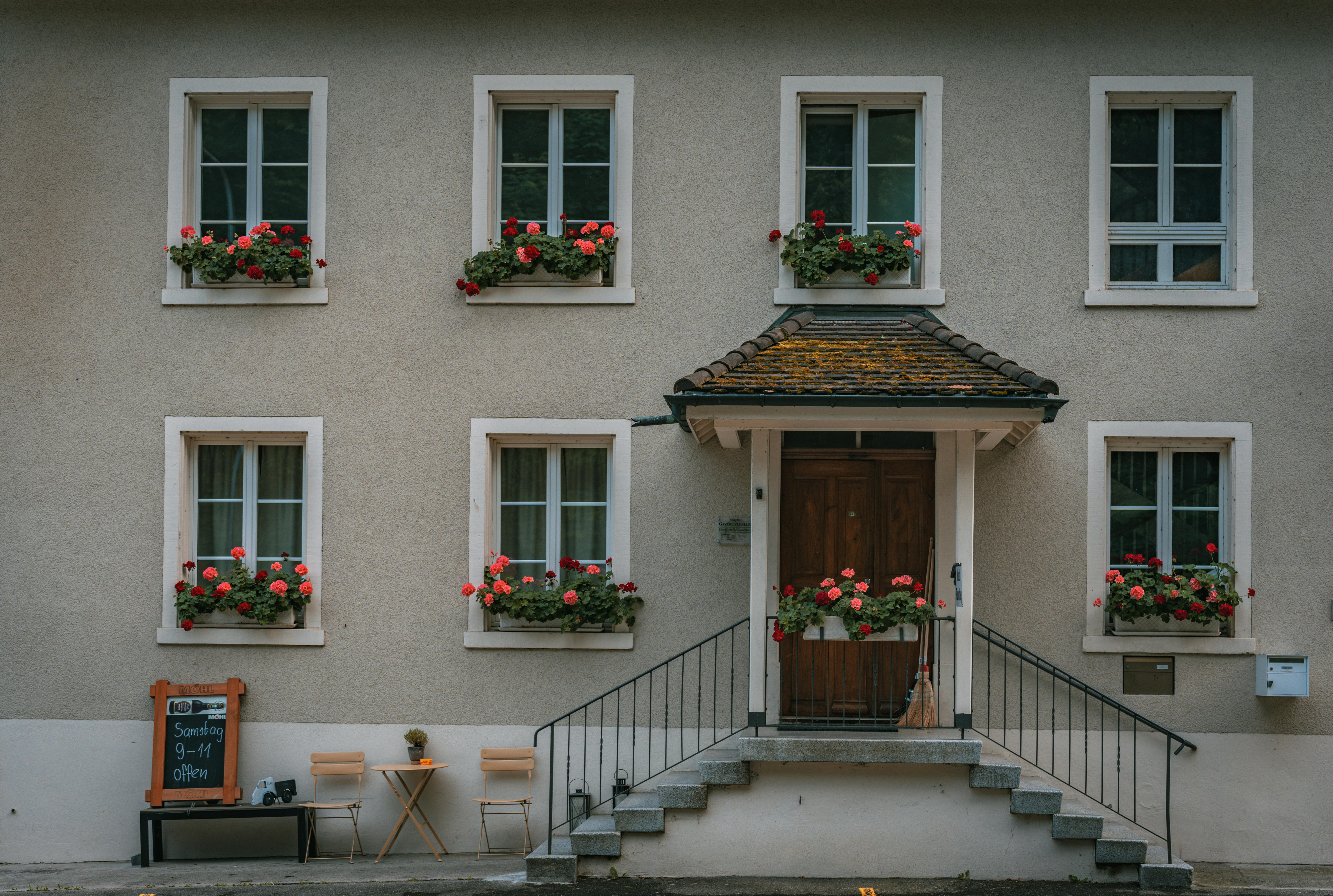 Should I Sell My House or Rent It Out in 2026? — Photo by Baran Robin on Pexels