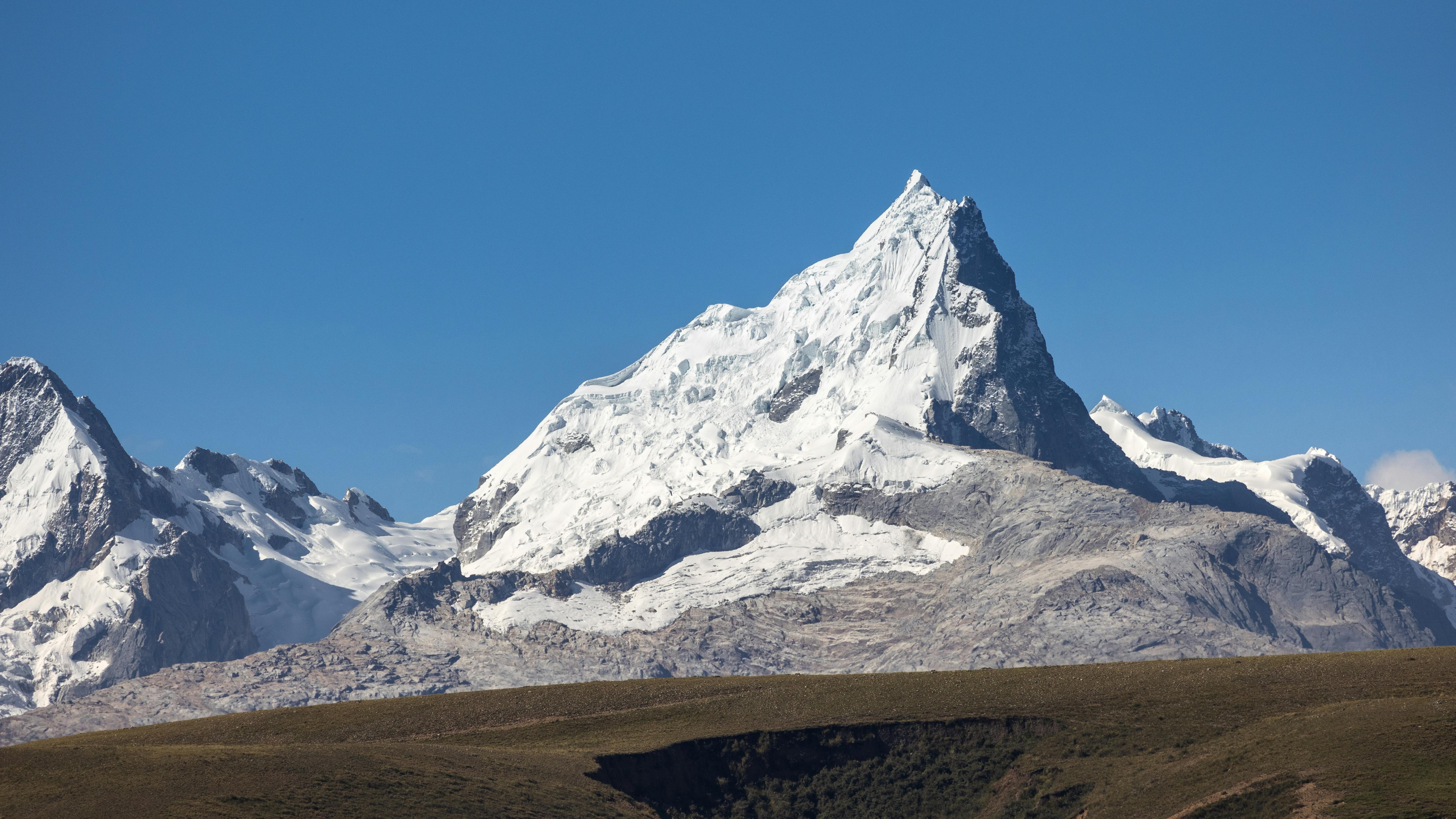 Lock in these travel deals before peak vacation season price surges — Photo by Marek Piwnicki on Pexels