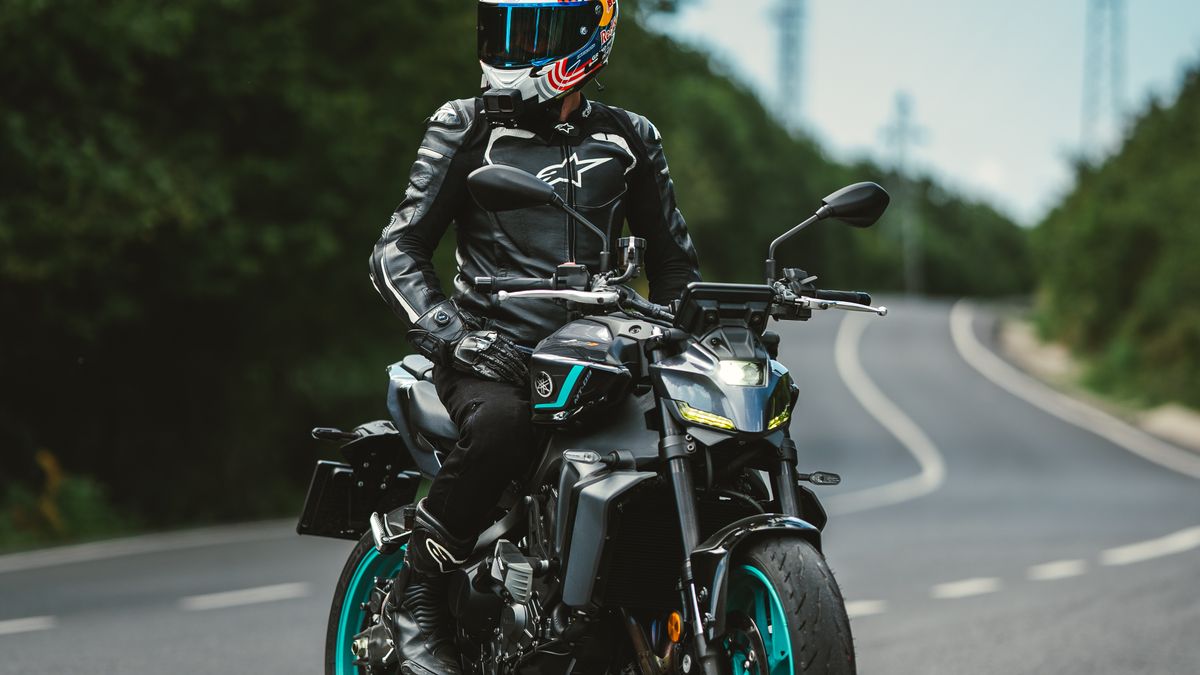 Accessoires indispensables pour les longs trajets en moto en 2026