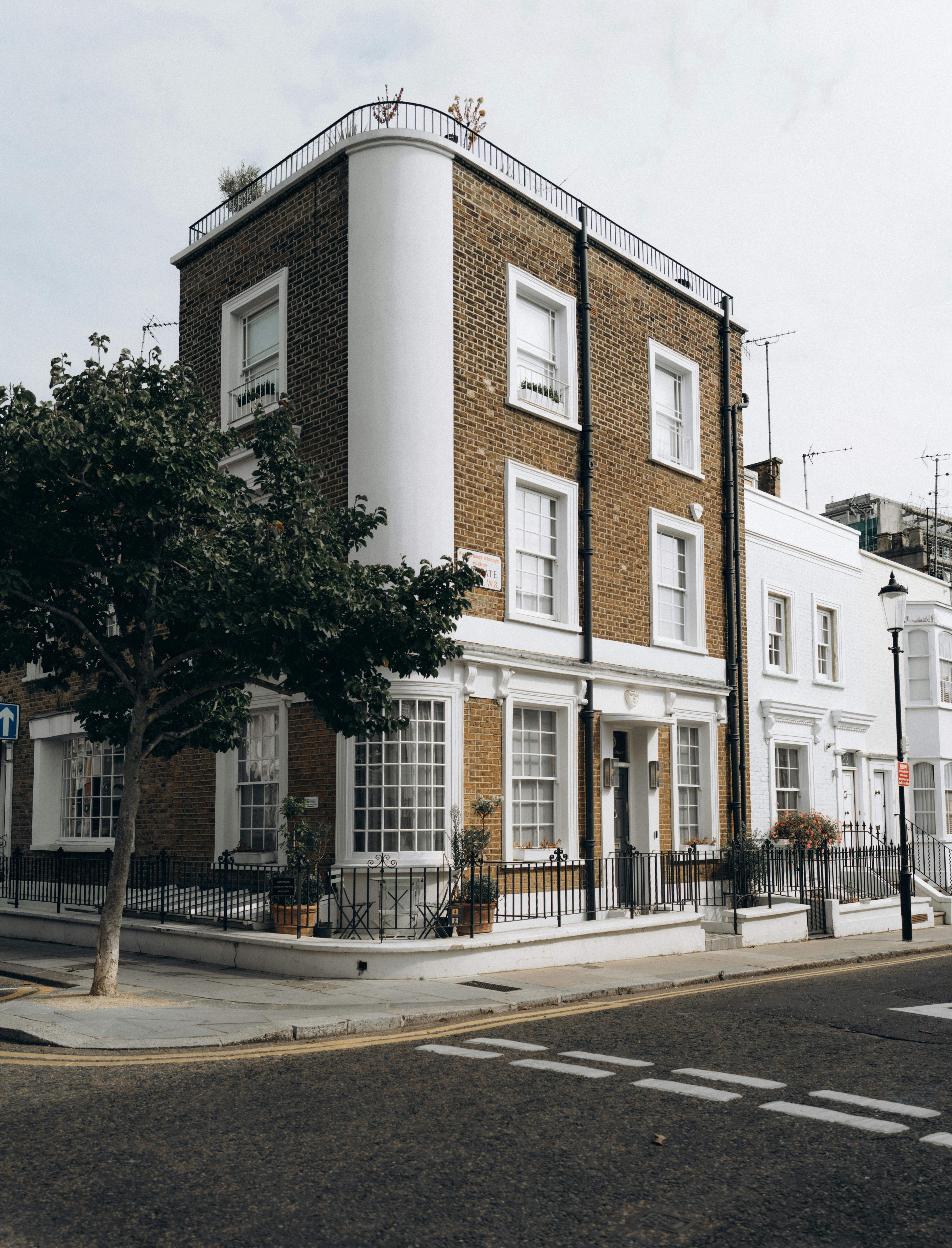 Free Classic Victorian architecture in Notting Hill, captured on a sunny day in London, England. Stock Photo