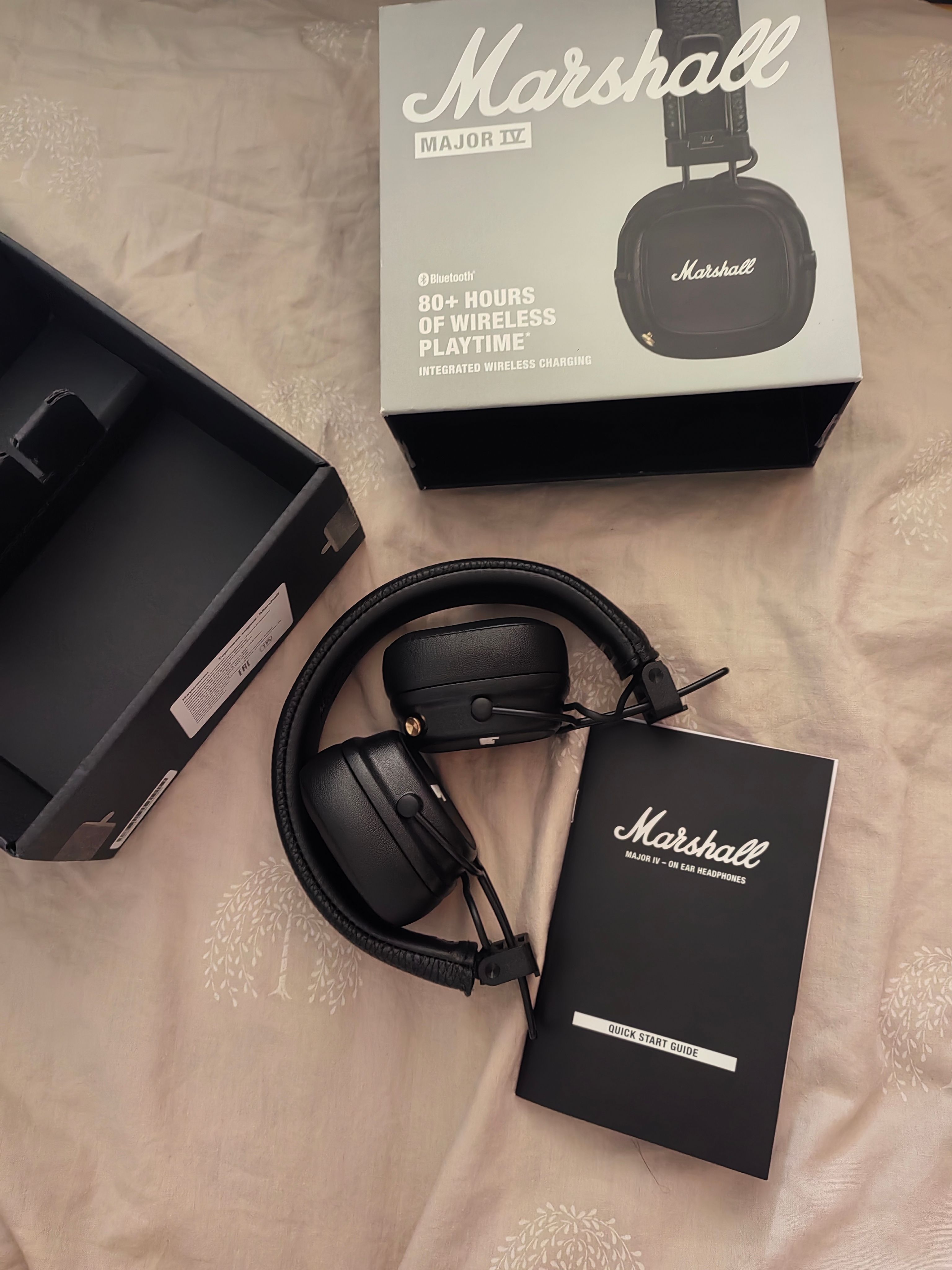 Marshall headphone 箱.説明書付き Marshall marshall headphones with box and instruction manual