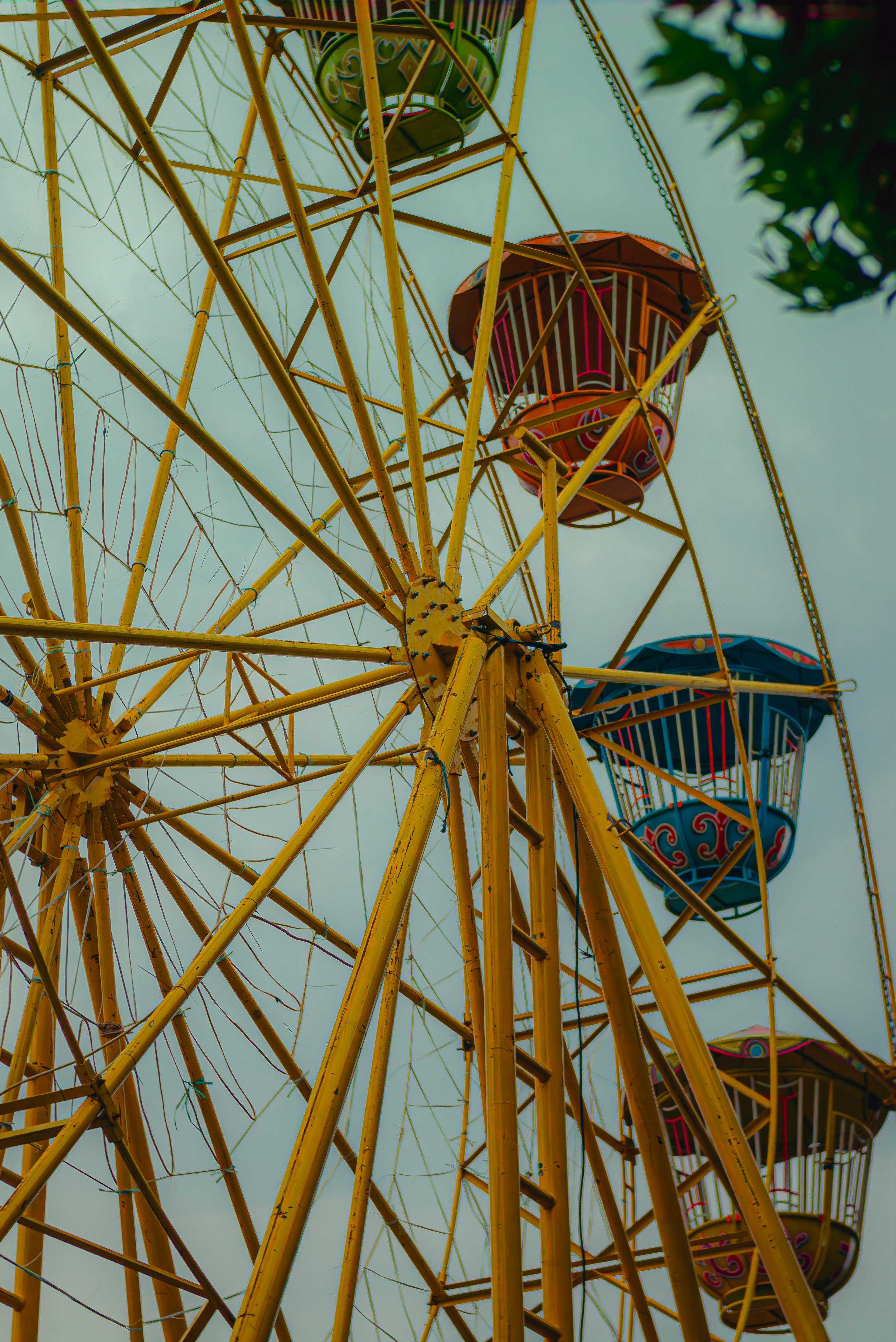 a ferris wheel with many different colors