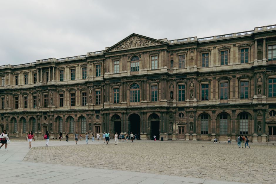 Explore the timeless beauty and grandeur of the Louvre Museum in Paris, a historic architectural masterpiece.