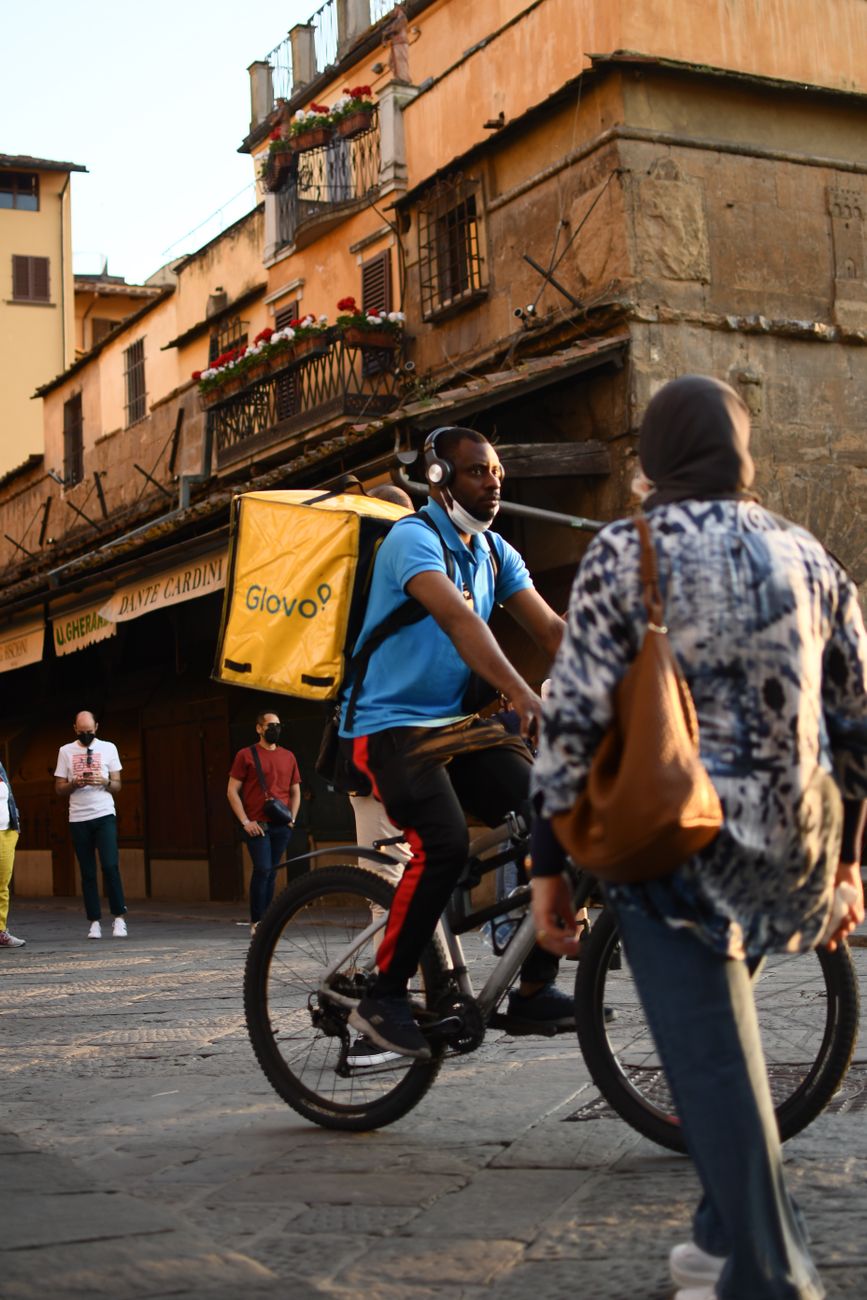 La proprietaria tedesca di Glovo "appoggia" l'offerta di Uber e raccomanda la vendita agli azionisti