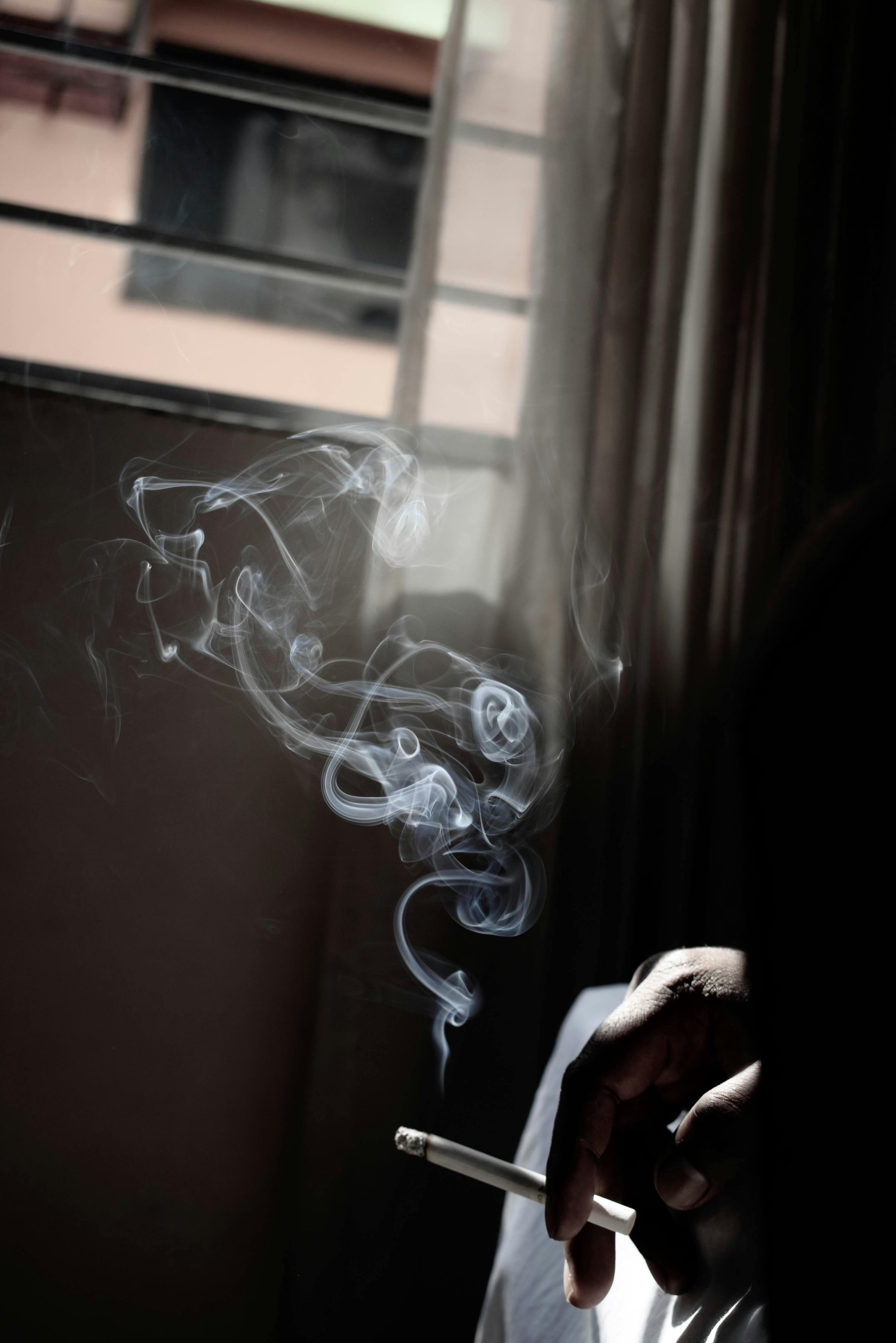 抽烟的老人|摄影|人文/纪实摄影|5211314weichen - 原创作品 - 站酷 (ZCOOL)
