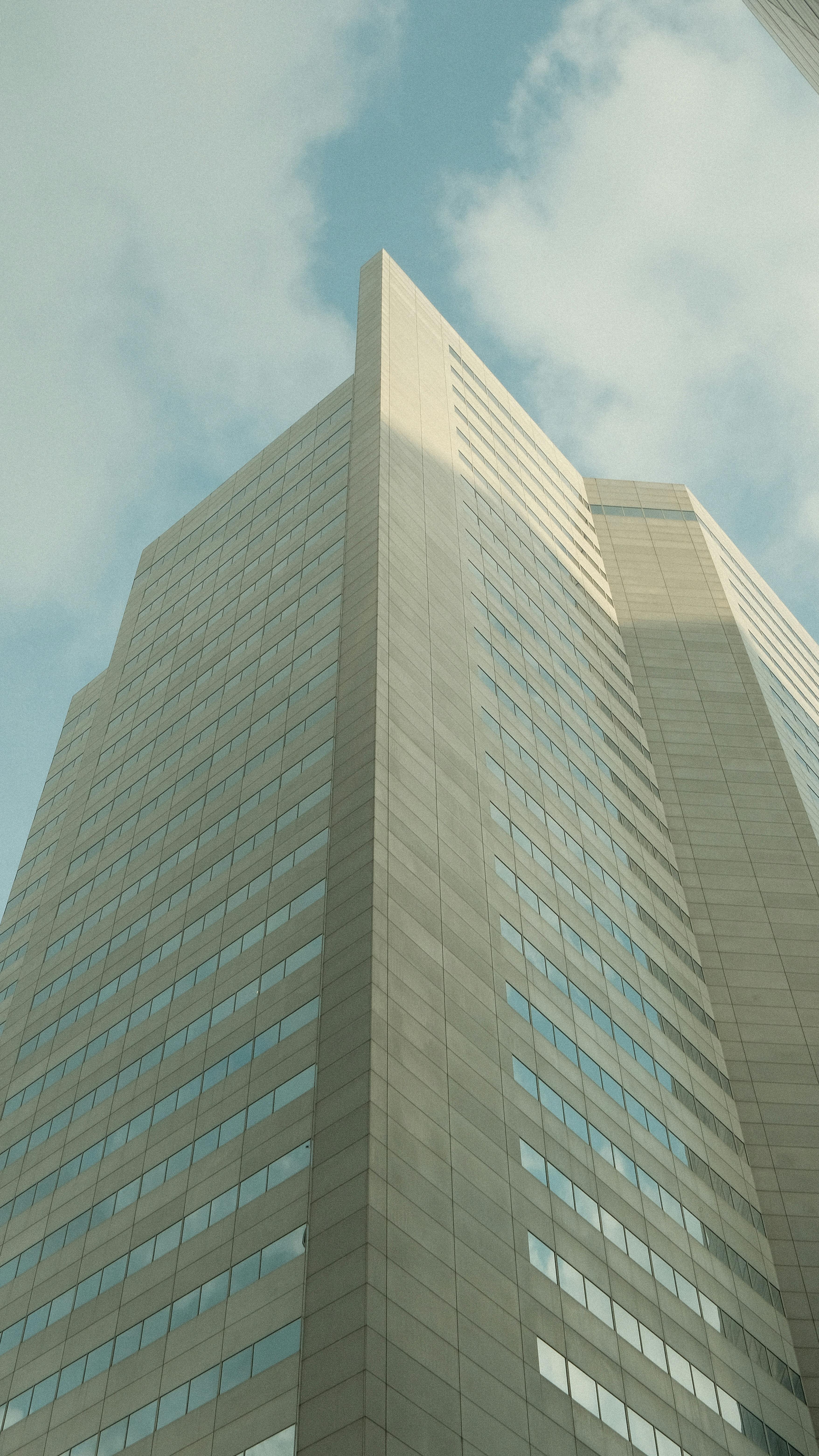 Δωρεάν στοκ φωτογραφιών με αγορά ακινήτων, αντανακλάσεις, ανύψωση Φωτογραφία από στοκ φωτογραφιών