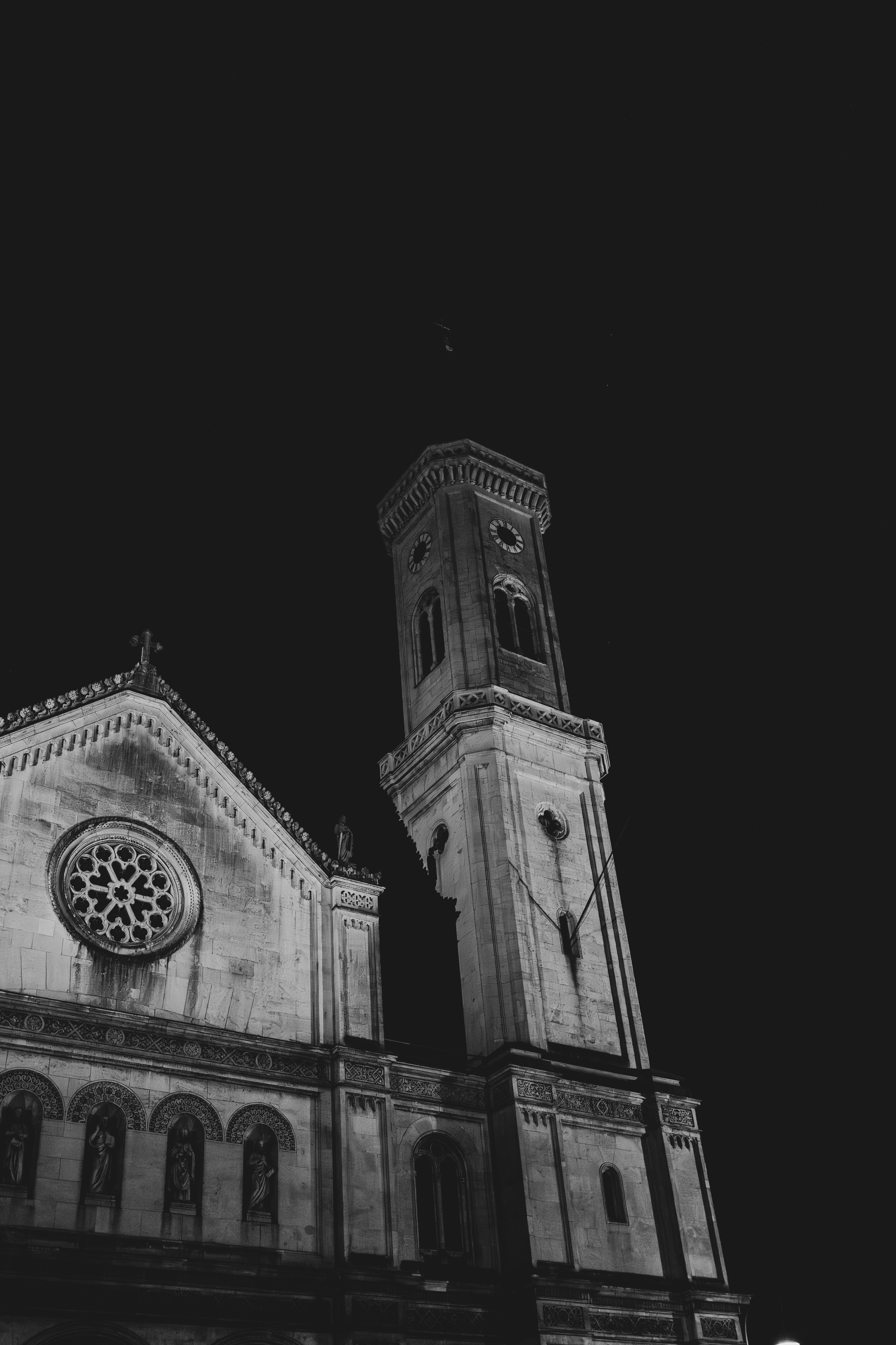 A black and white image of a church · Free Stock Photo
