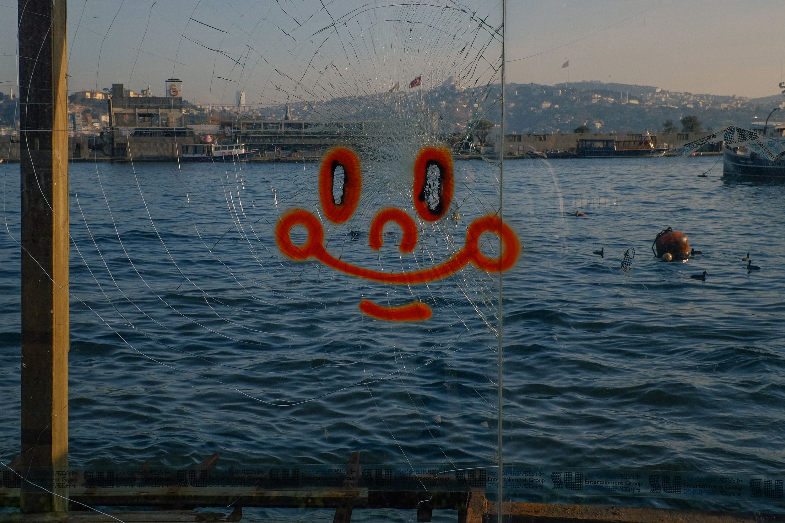 A window with a smiley face drawn on it · Free Stock Photo