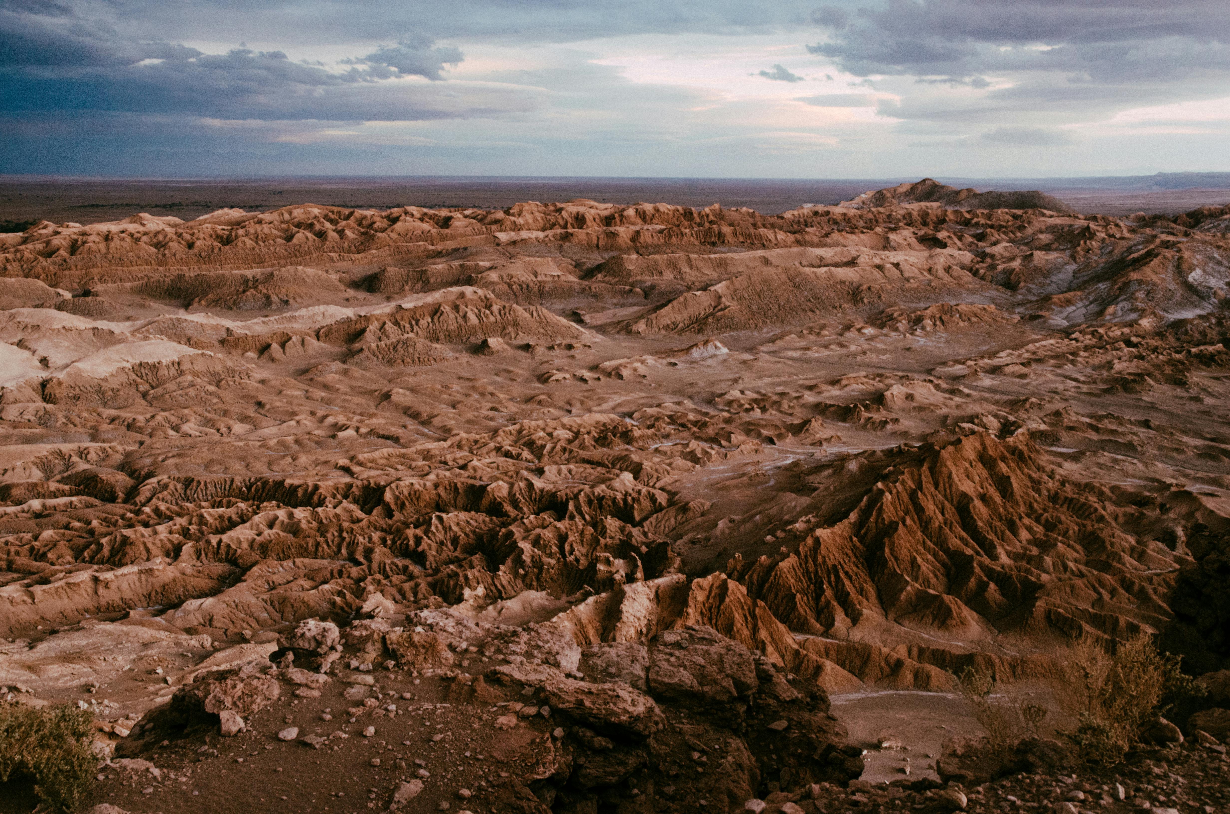 the desert landscape is shown in this photo