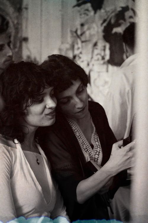 Free Two women interact in a cozy indoor setting, showcasing a mixture of art and conversation. Stock Photo