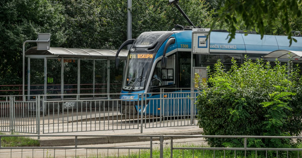 Tram tramway Moderus Gamma tramwaj Wroclaw Polska · Free Stock Photo