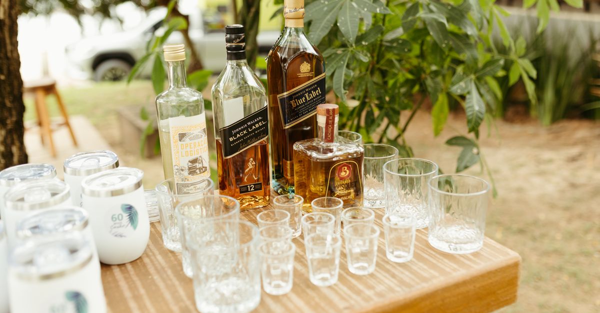 Liqueurs Artisanales : Comment les Déguster Comme un Expert